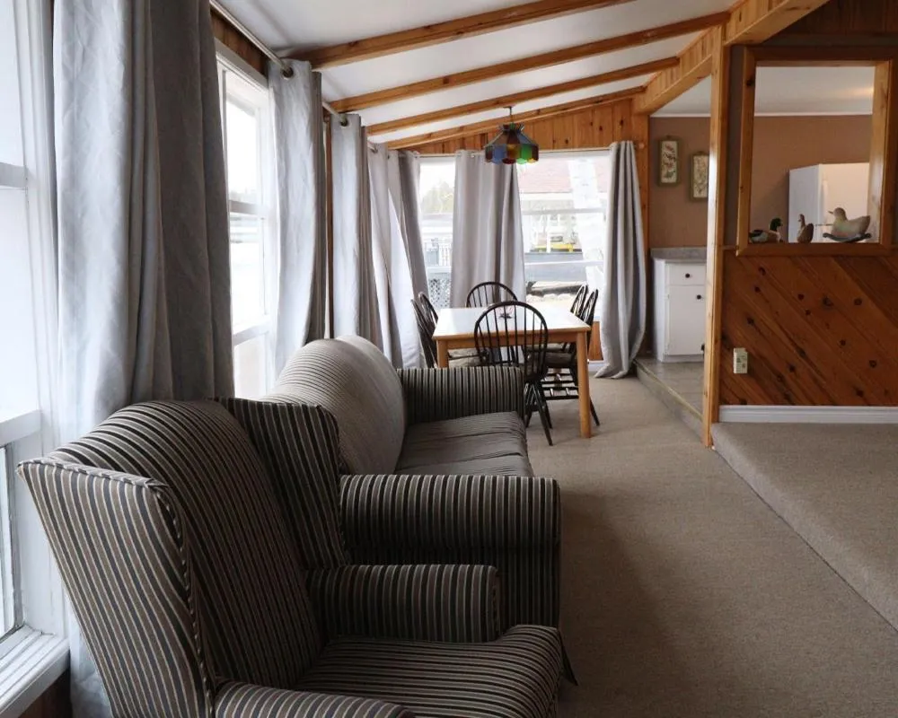 Algonquin Lakeside Inn