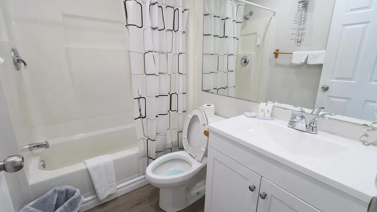 Algonquin Lakeside Inn