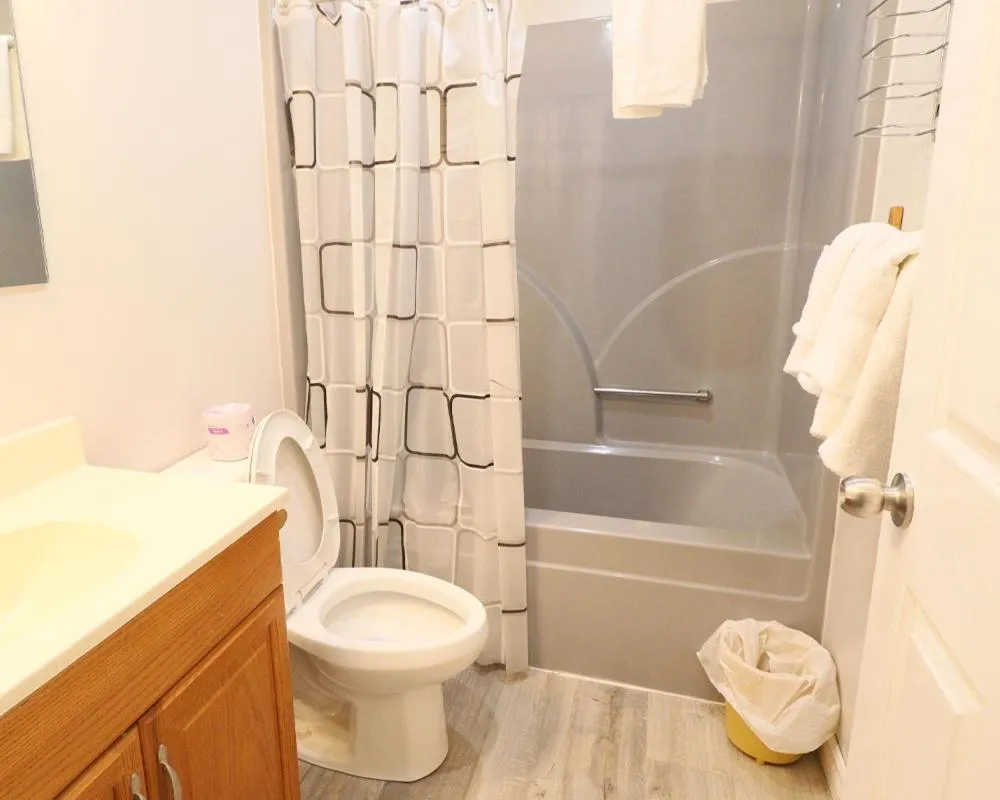 Algonquin Lakeside Inn