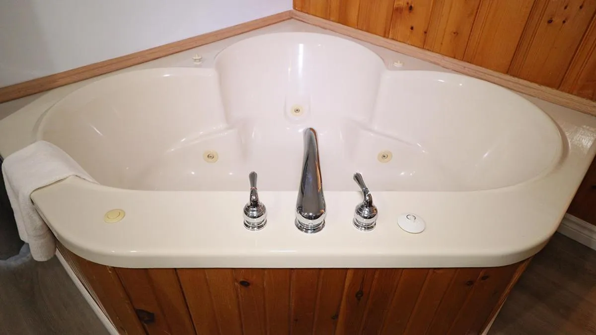 Algonquin Lakeside Inn