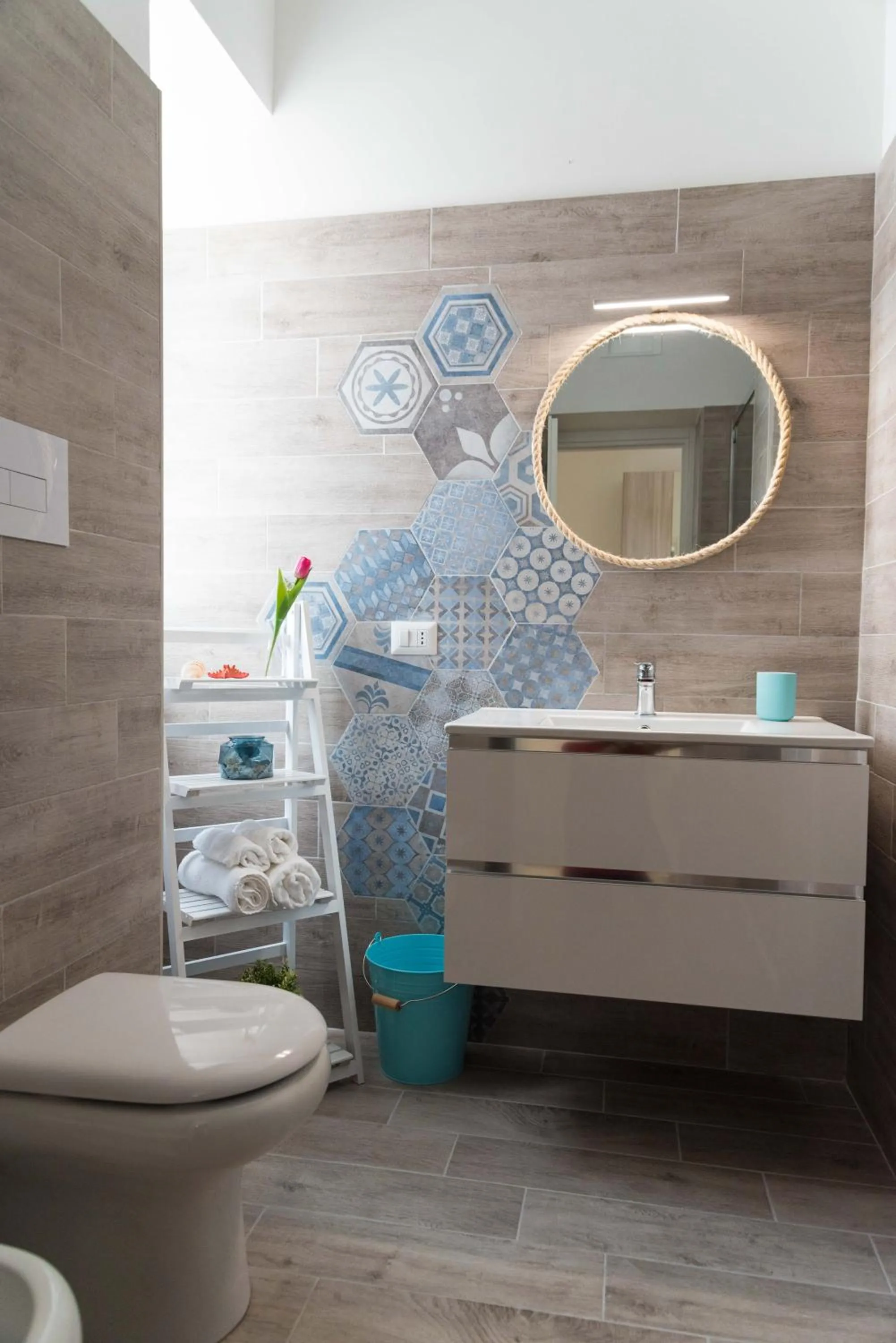 Bathroom in Quasi in Porto Rooms