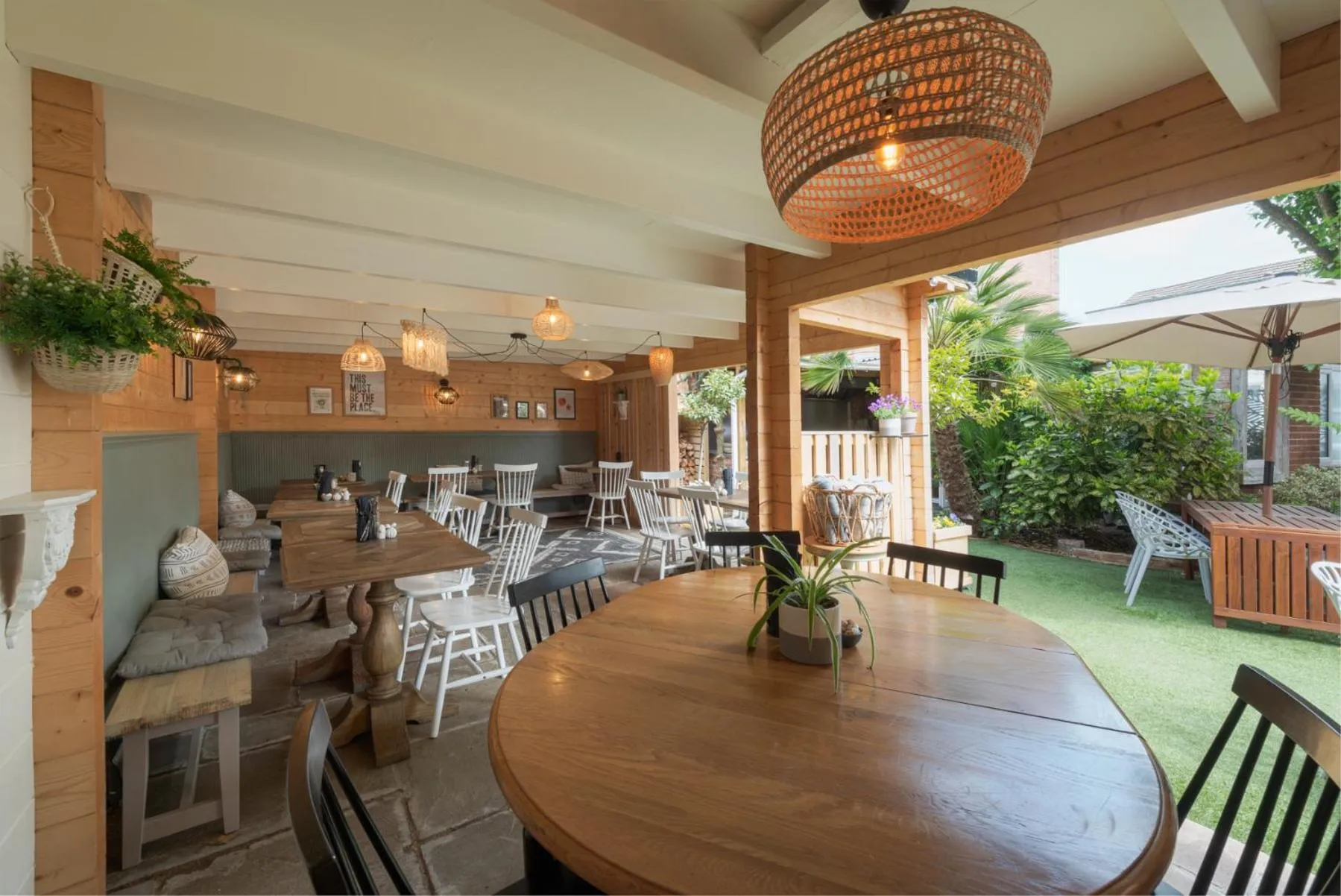 Restaurant/places to eat in The Clarence Boutique Rooms