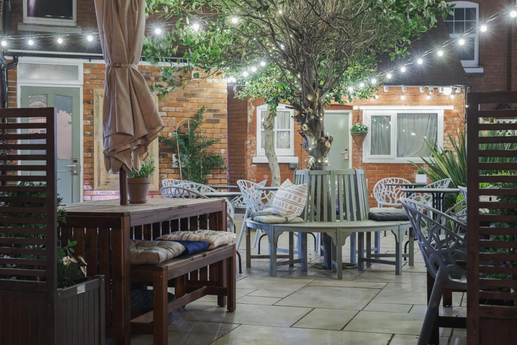 Restaurant/places to eat in The Clarence Boutique Rooms