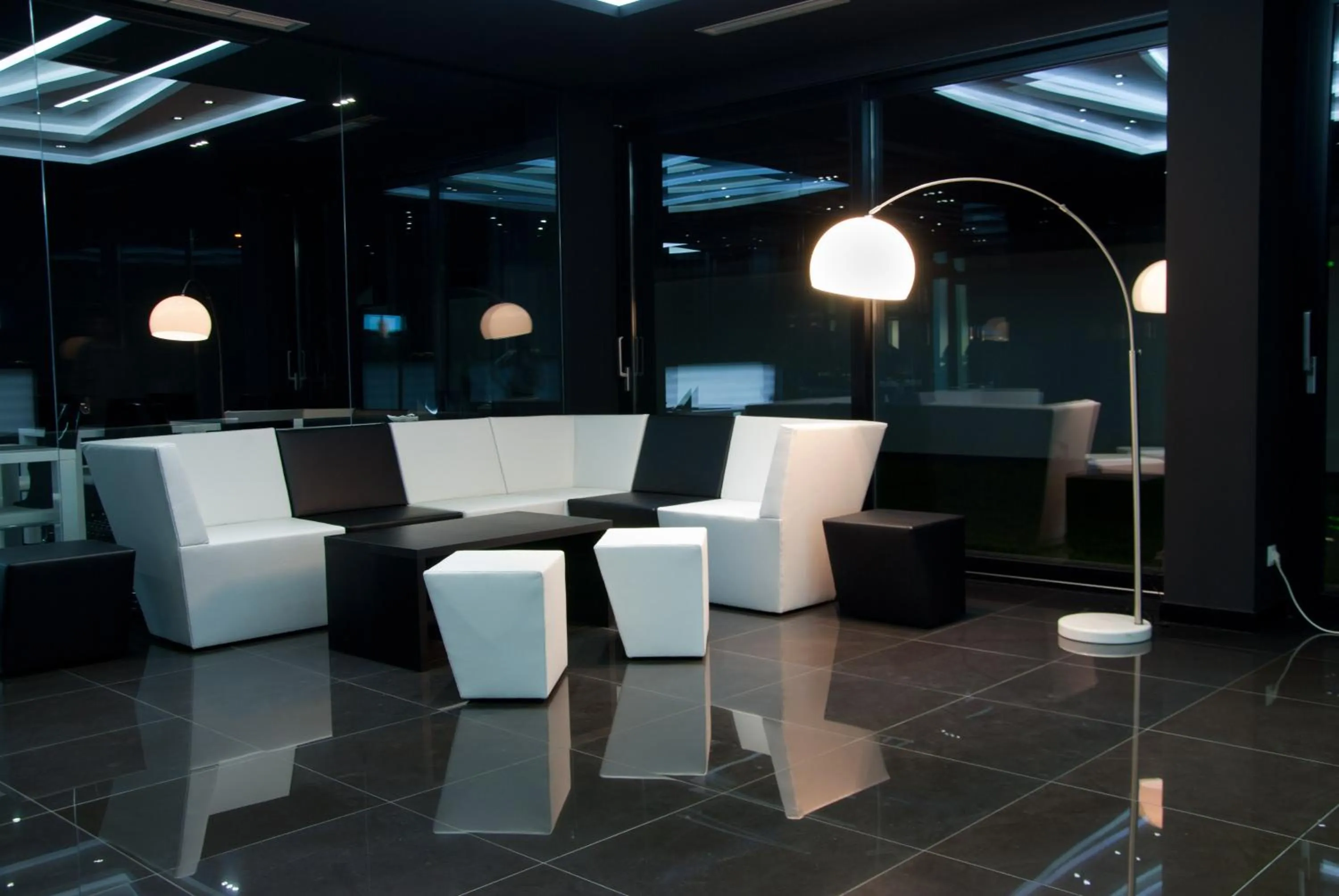 Lobby or reception in Hotel Fashion - Free Parking