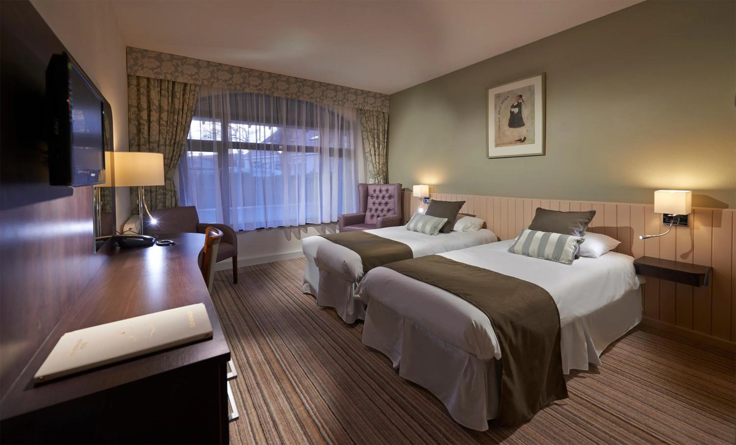 Photo of the whole room, Bed in The Peninsula Hotel