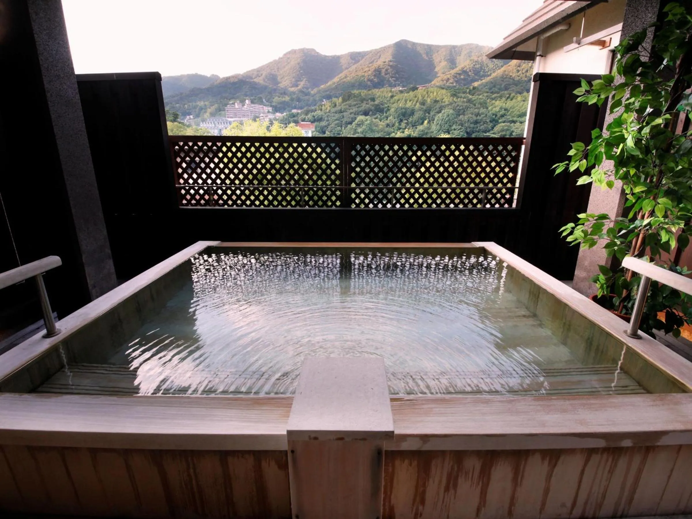 Hot Spring Bath in Yugawara Ohnoya Ryokan