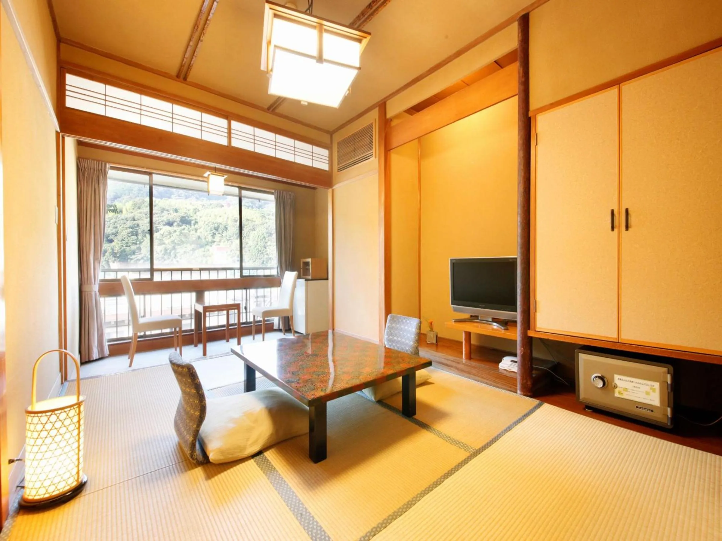 Photo of the whole room in Yugawara Ohnoya Ryokan