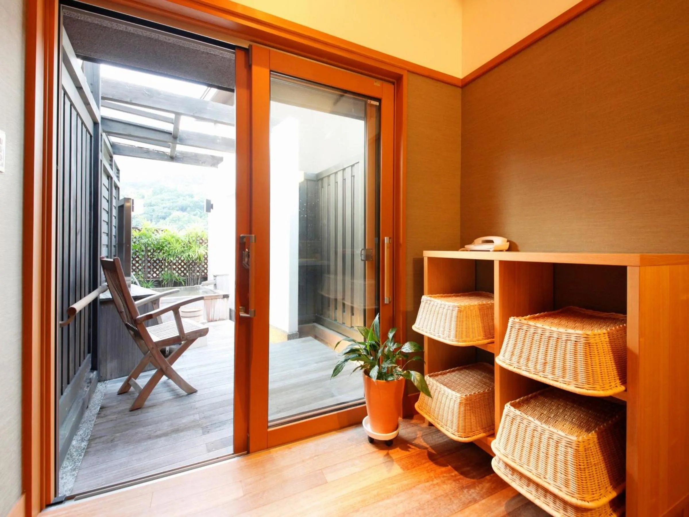 Hot Spring Bath in Yugawara Ohnoya Ryokan