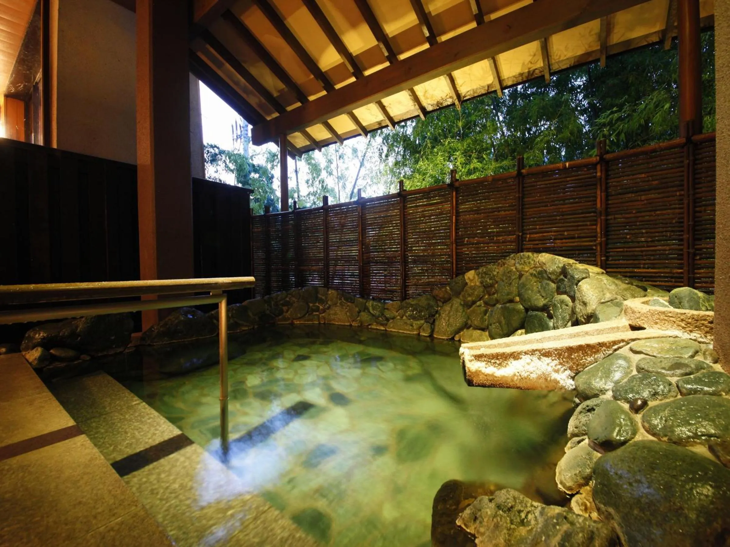 Hot Spring Bath in Yugawara Ohnoya Ryokan