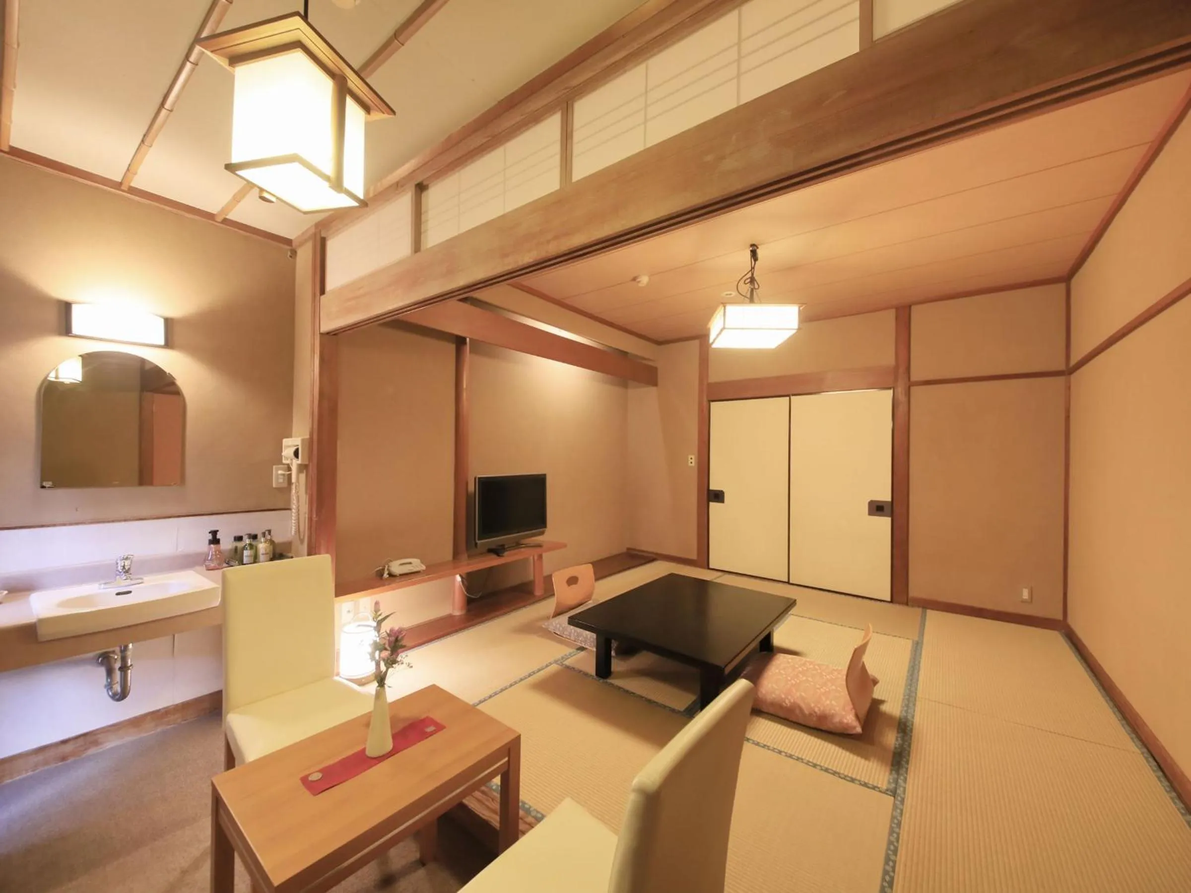 Photo of the whole room in Yugawara Ohnoya Ryokan