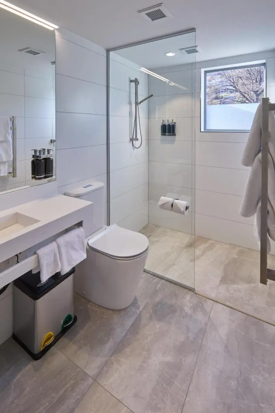 Shower, Bathroom in mi-pad Queenstown