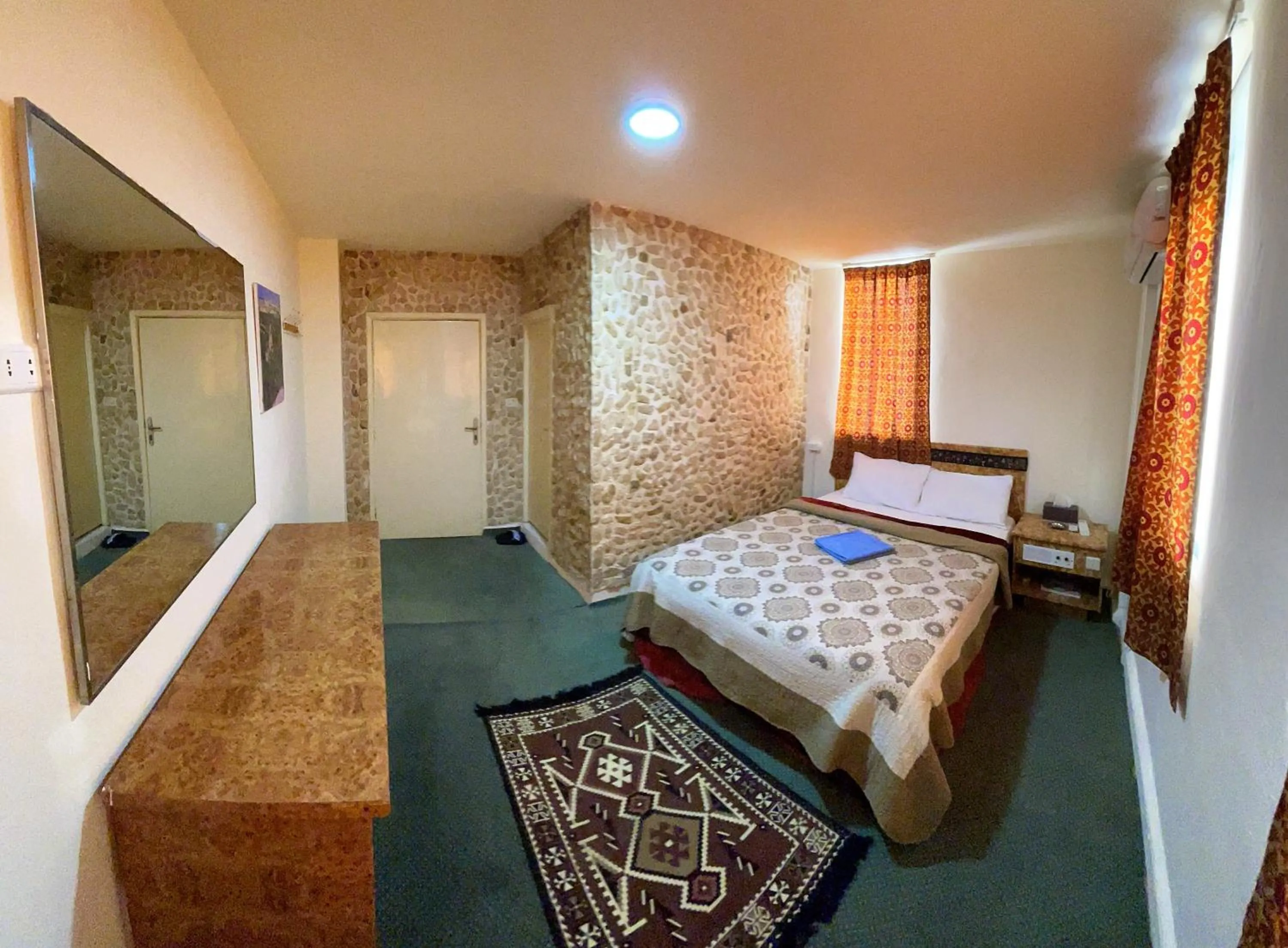 Photo of the whole room, Bed in Orient Gate