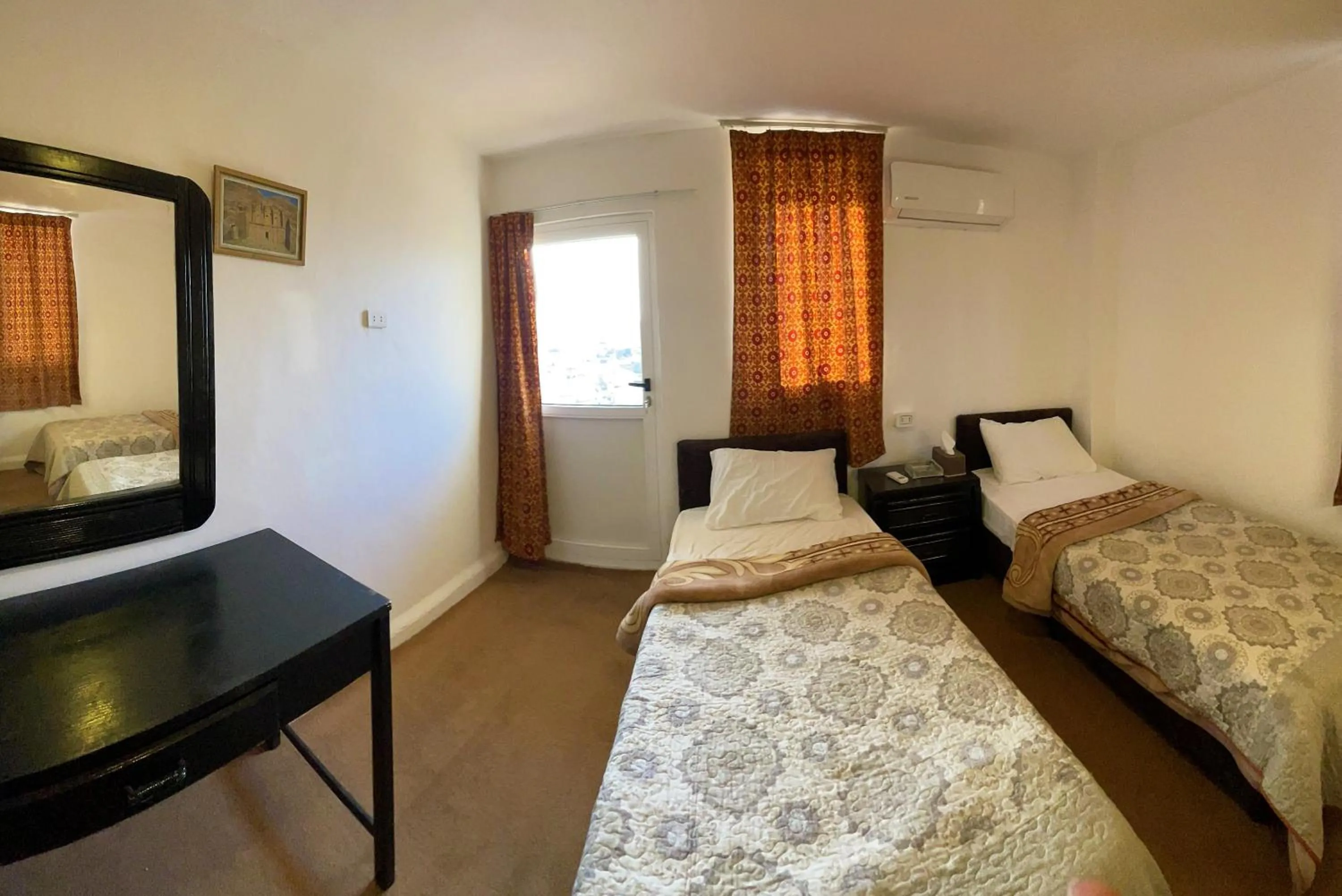 Bedroom, Bed in Orient Gate