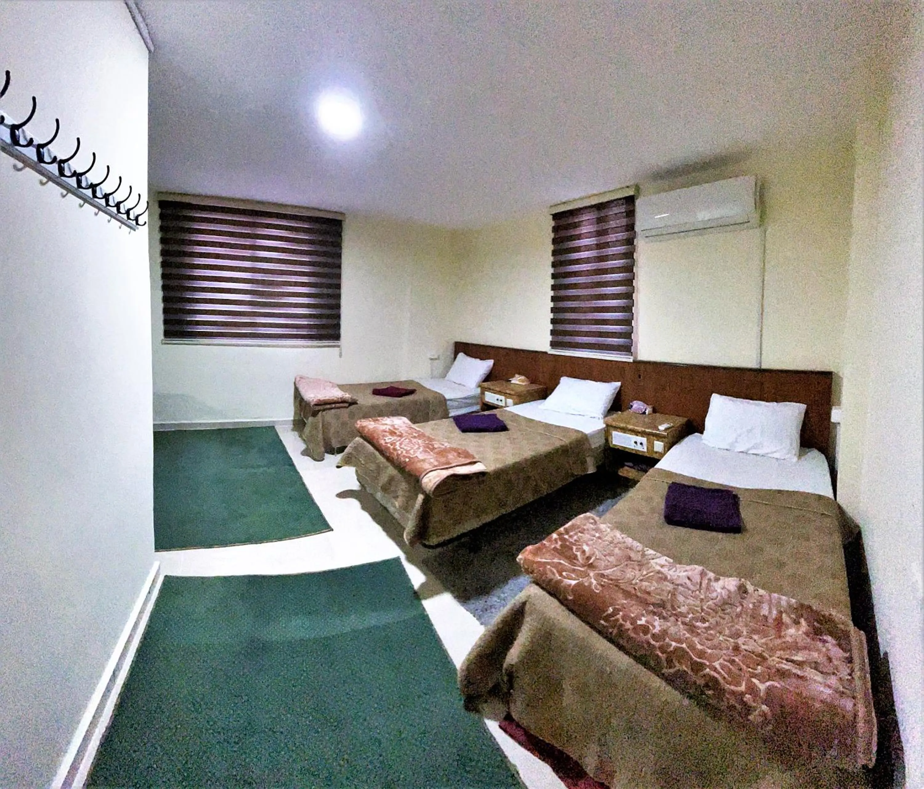 Photo of the whole room, Bed in Orient Gate