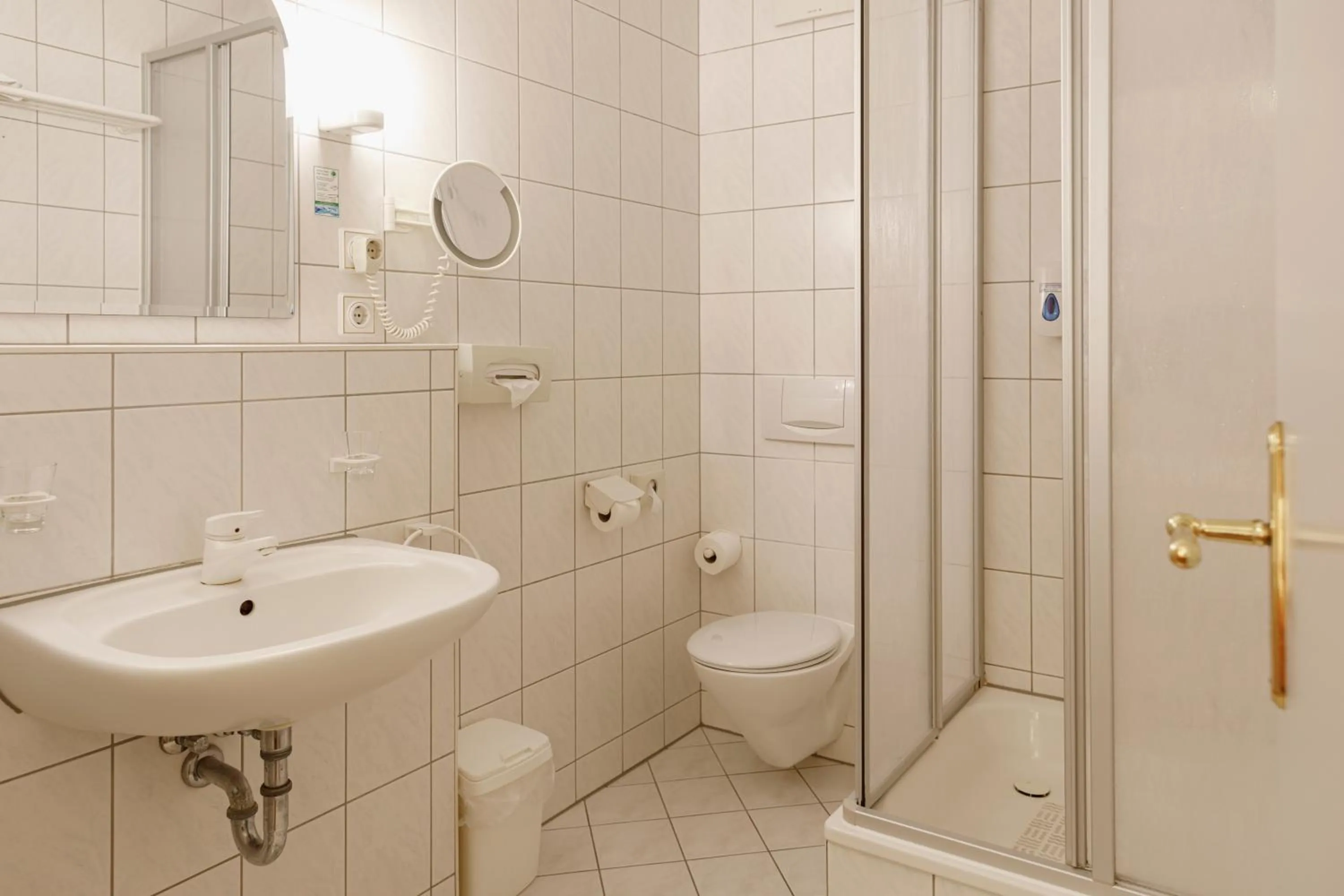 Bathroom in Schwerter Schankhaus & Hotel