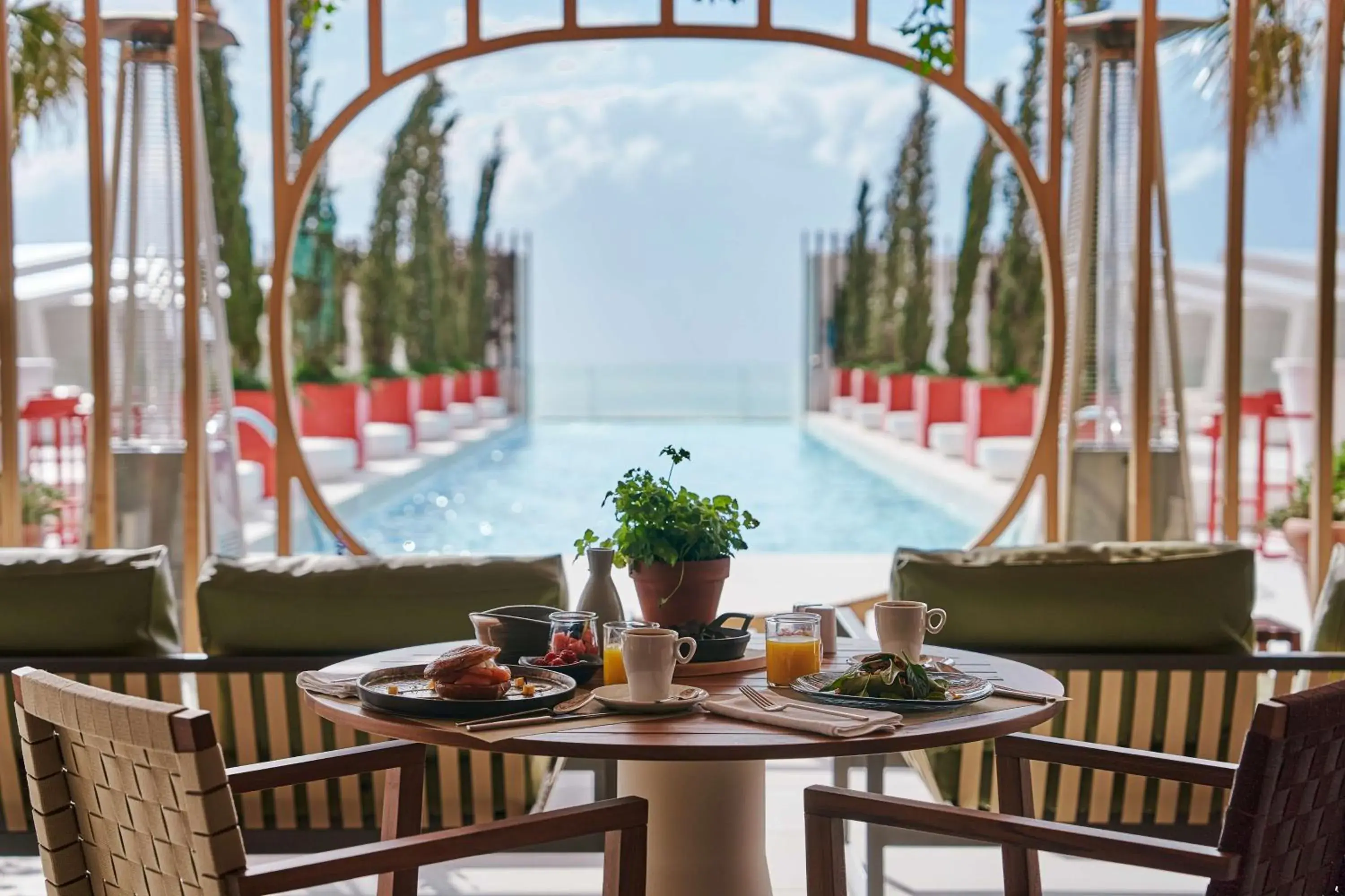 Dining area in Higuerón Hotel Curio Collection by Hilton Dining area in Higuerón Hotel Curio Collection by Hilton