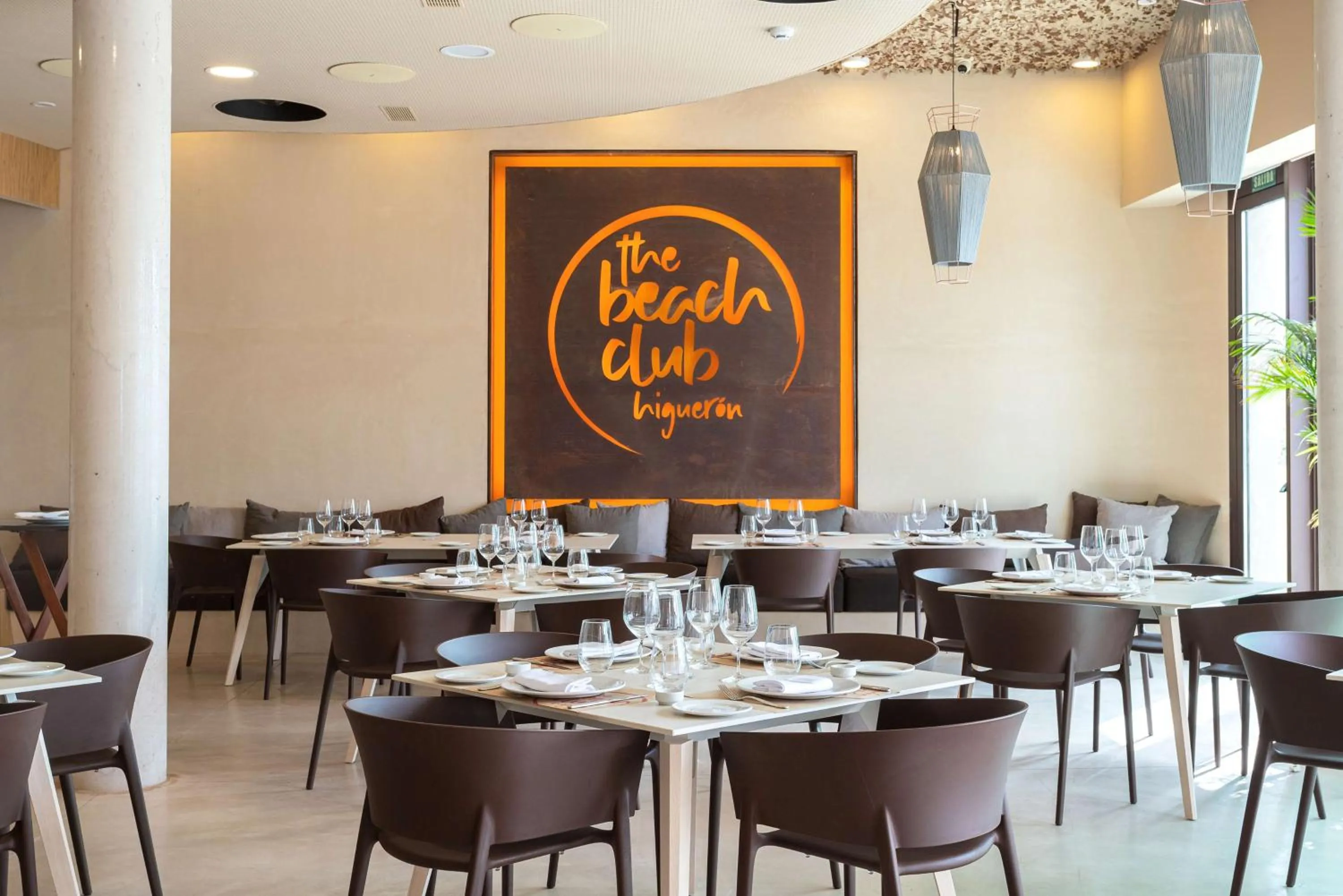 Restaurant/places to eat in Higuerón Hotel Málaga, Curio Collection by Hilton