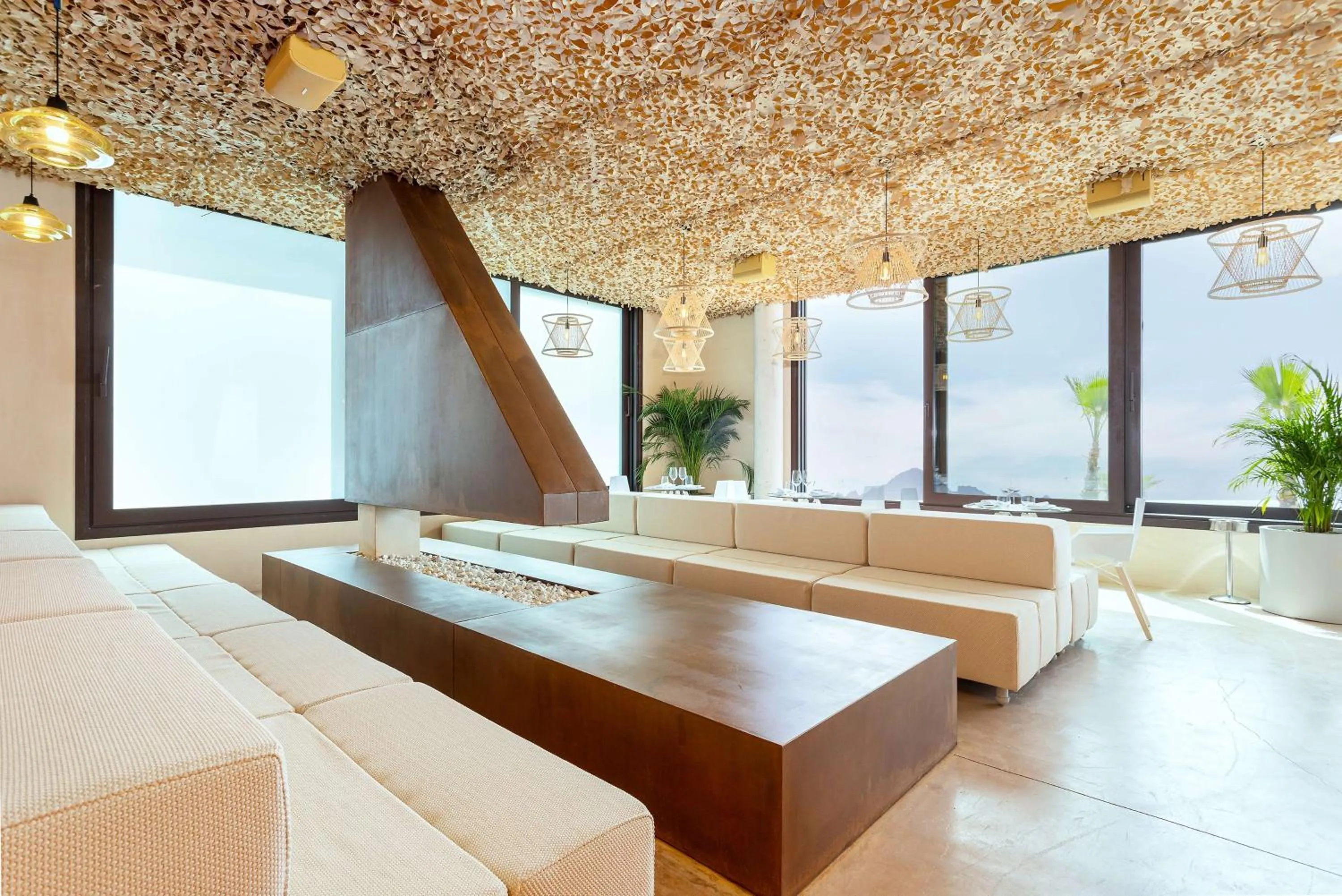 Restaurant/places to eat in Higuerón Hotel Málaga, Curio Collection by Hilton