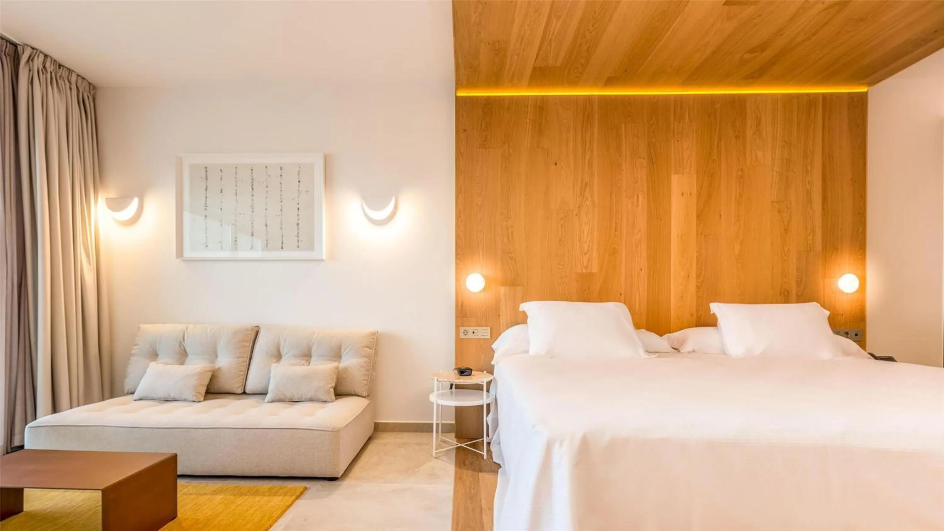 Bed in Higuerón Hotel Málaga, Curio Collection by Hilton