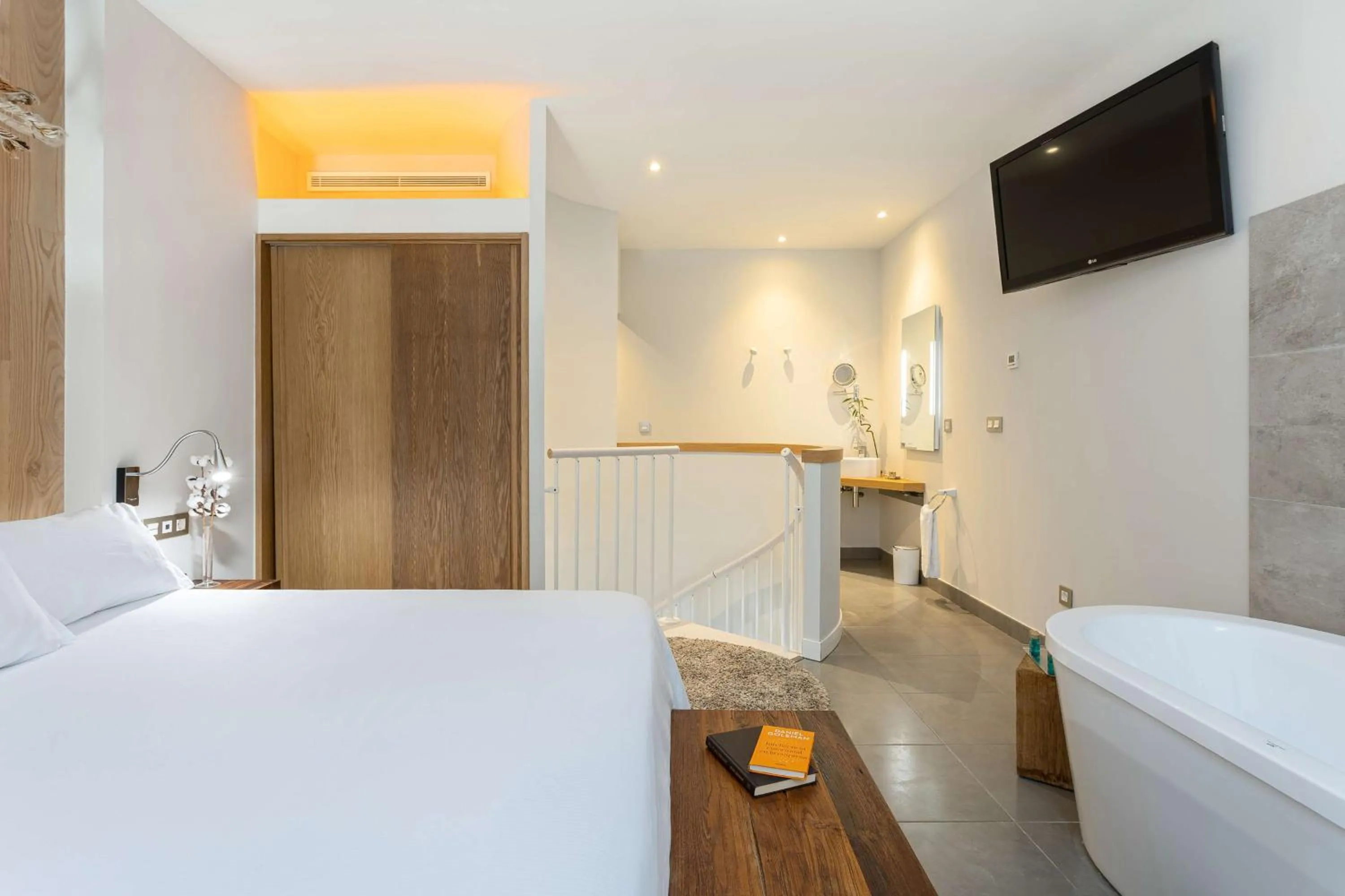 Bathroom, Bed in Higuerón Hotel Málaga, Curio Collection by Hilton