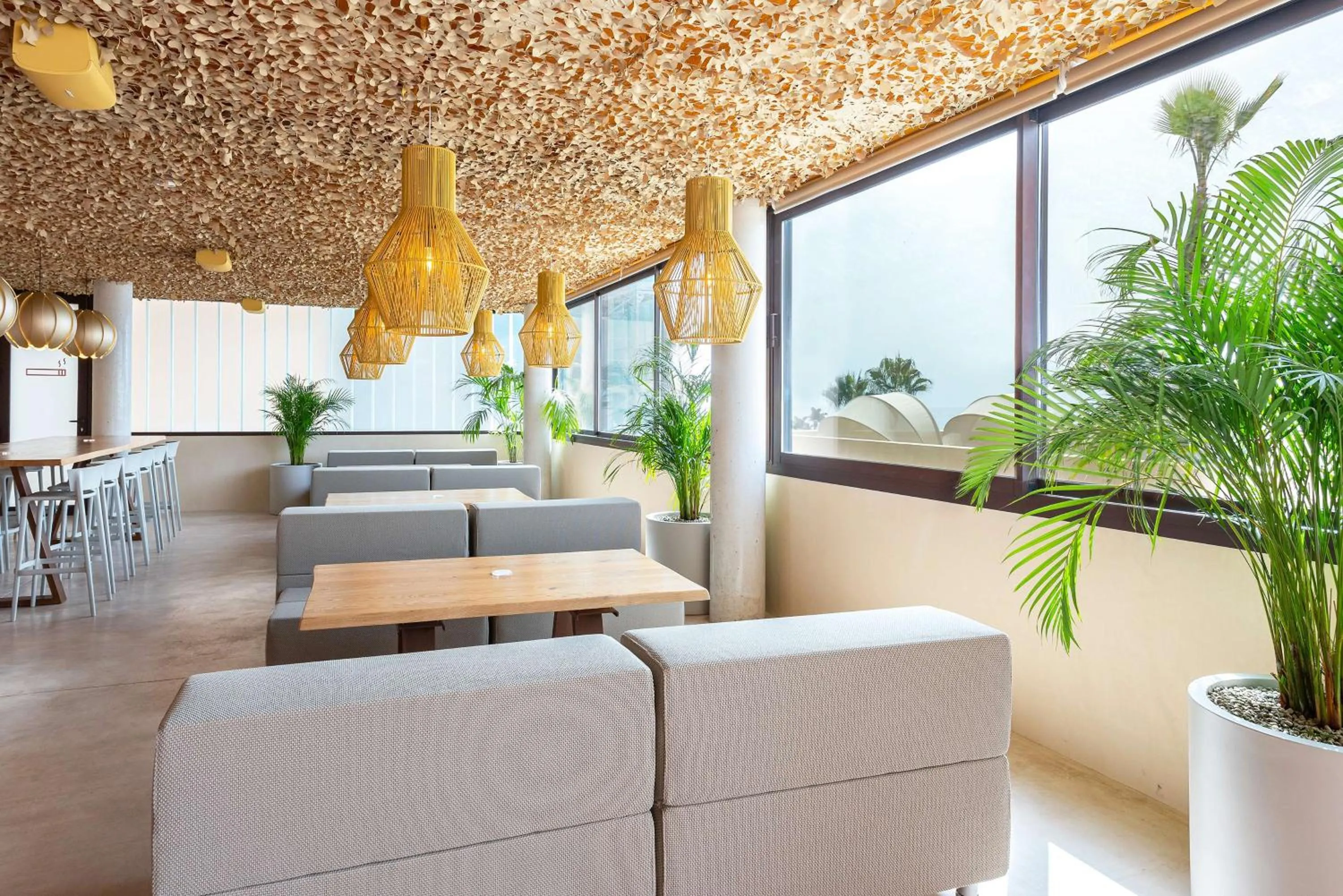 Restaurant/places to eat in Higuerón Hotel Málaga, Curio Collection by Hilton