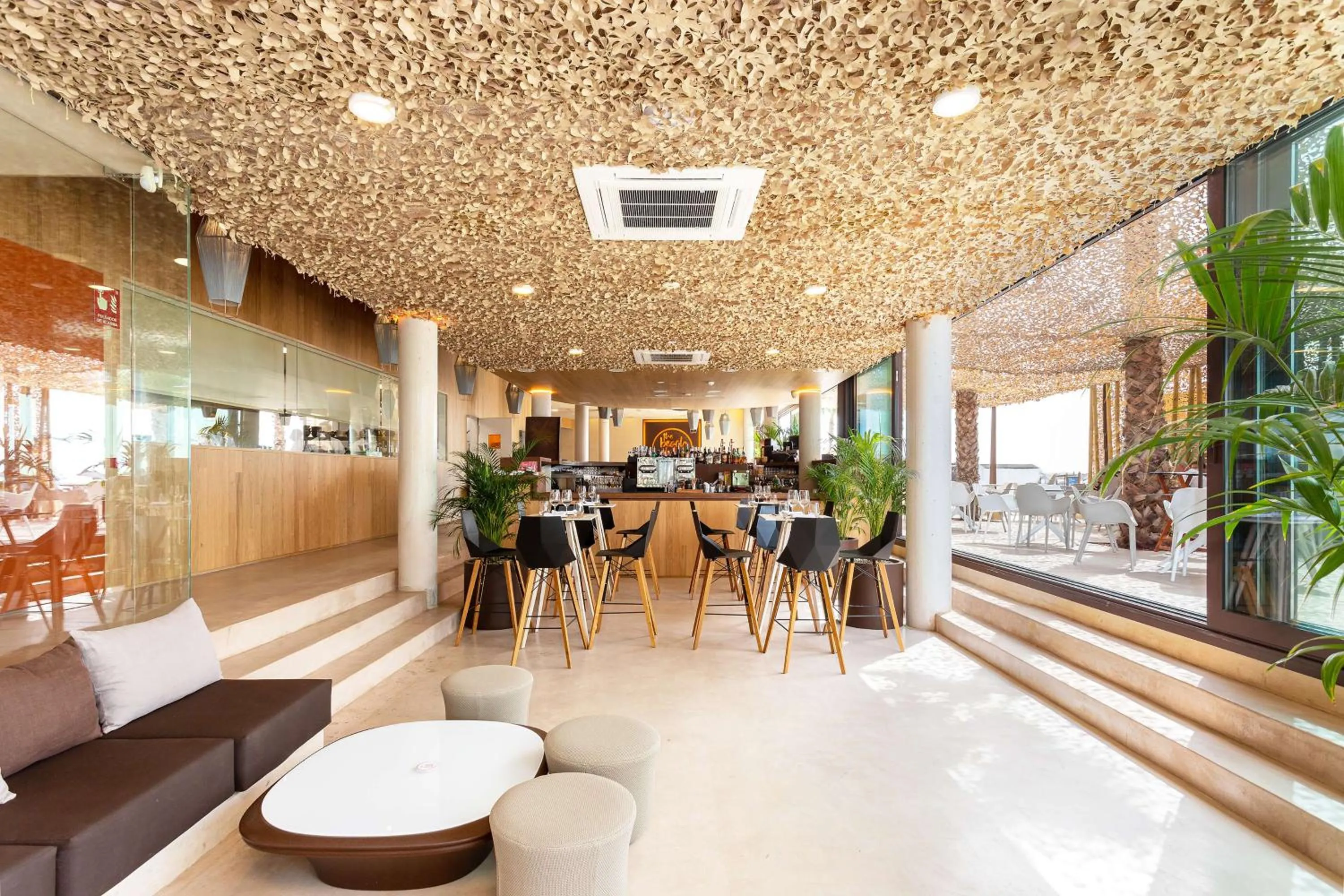 Restaurant/places to eat in Higuerón Hotel Málaga, Curio Collection by Hilton