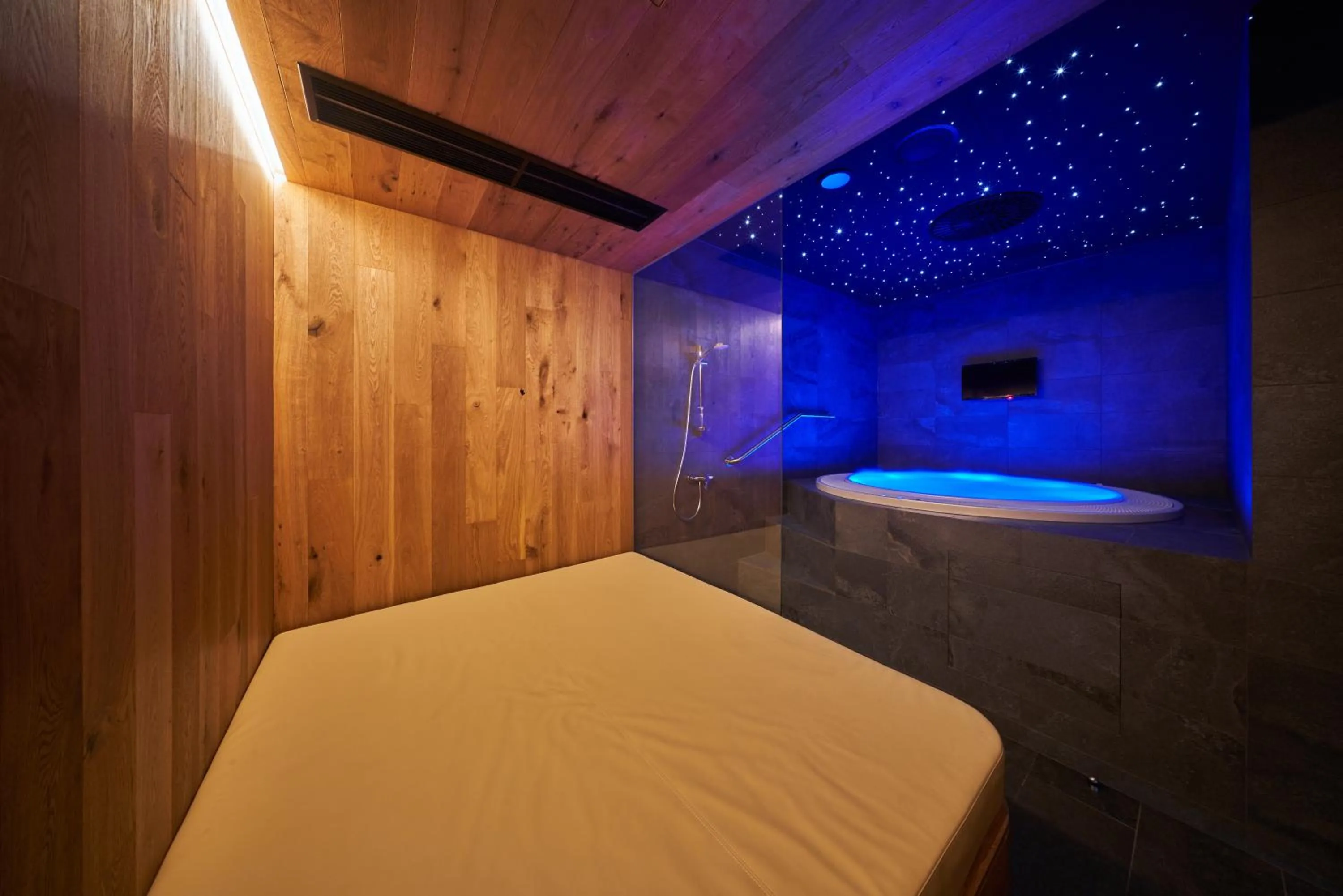 Hot Tub, Bed in Aparthotel Svatý Vavřinec