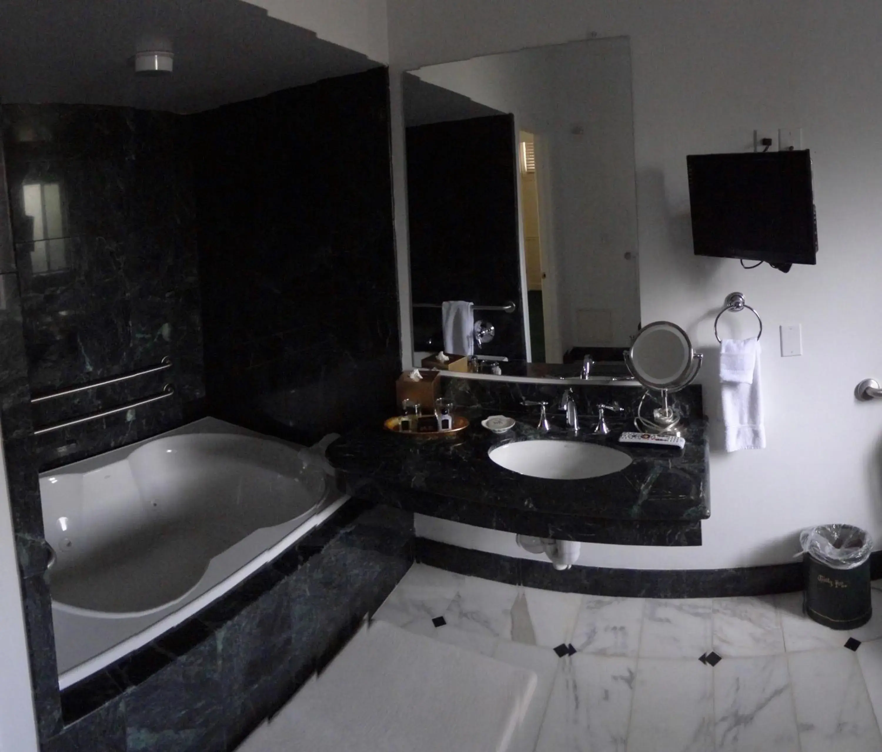 Bathroom in Tally Ho Inn Bathroom in Tally Ho Inn