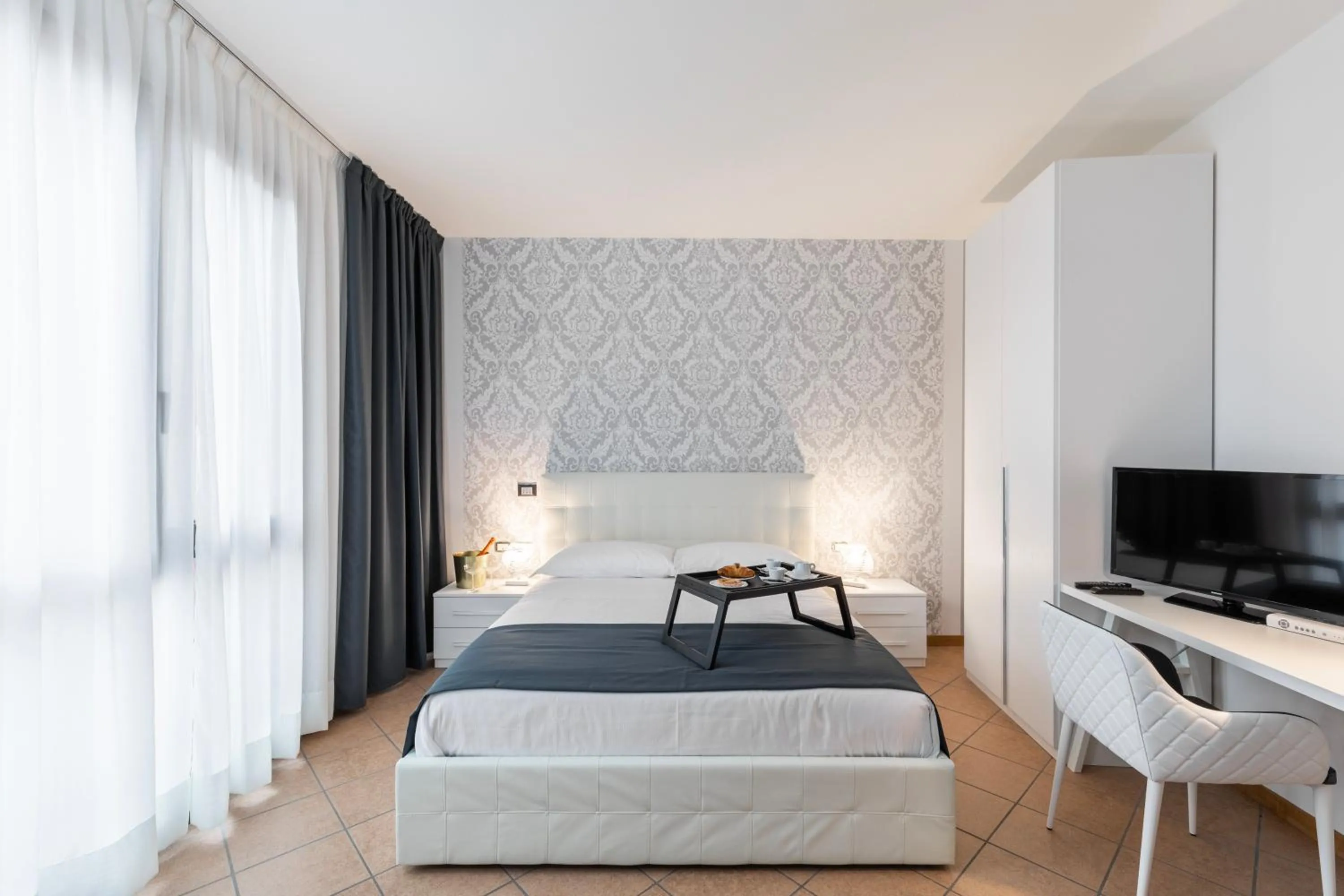 Photo of the whole room, Bed in Lake Como Golf Hotel