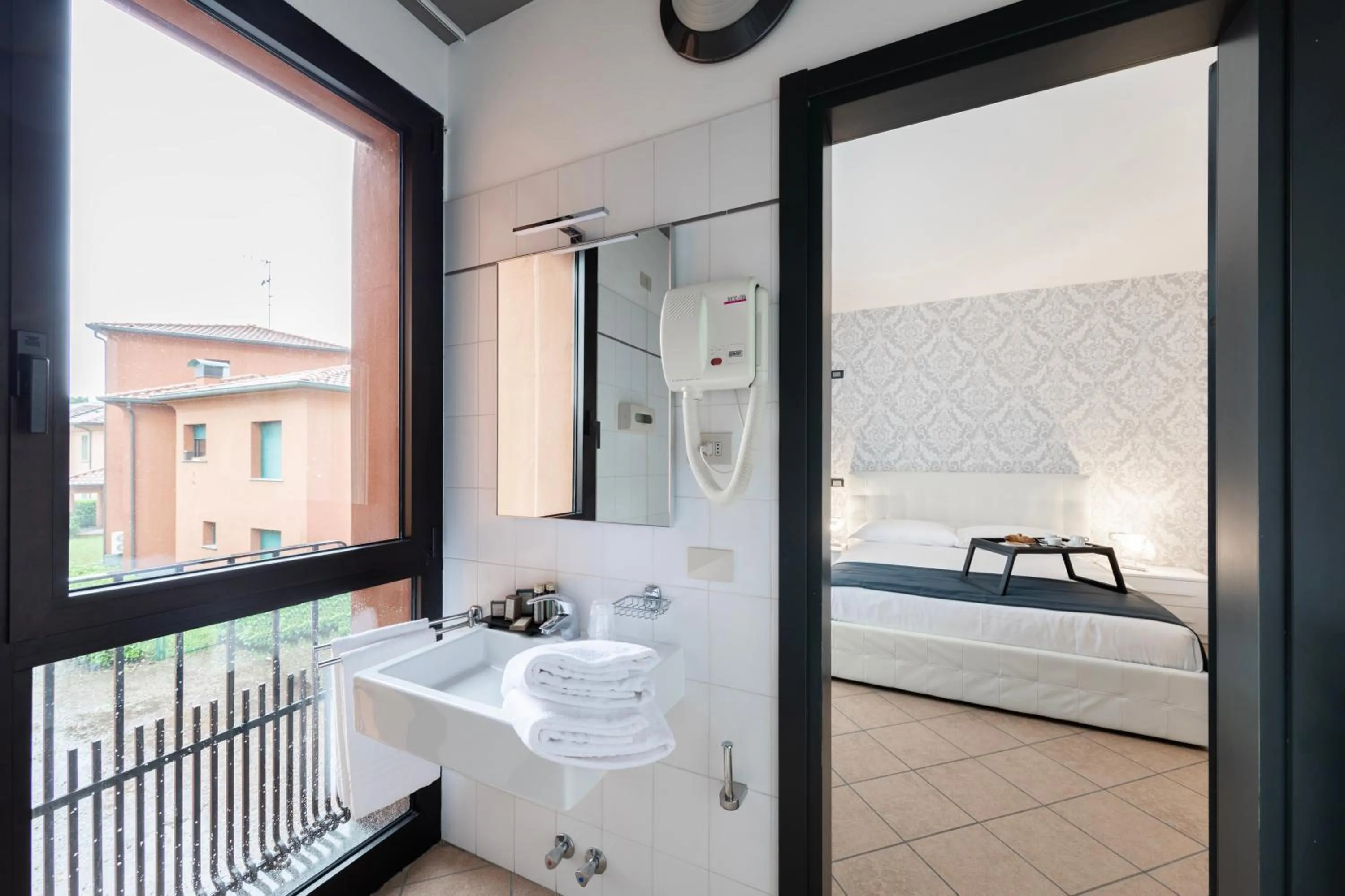 Shower, Bed in Lake Como Golf Hotel