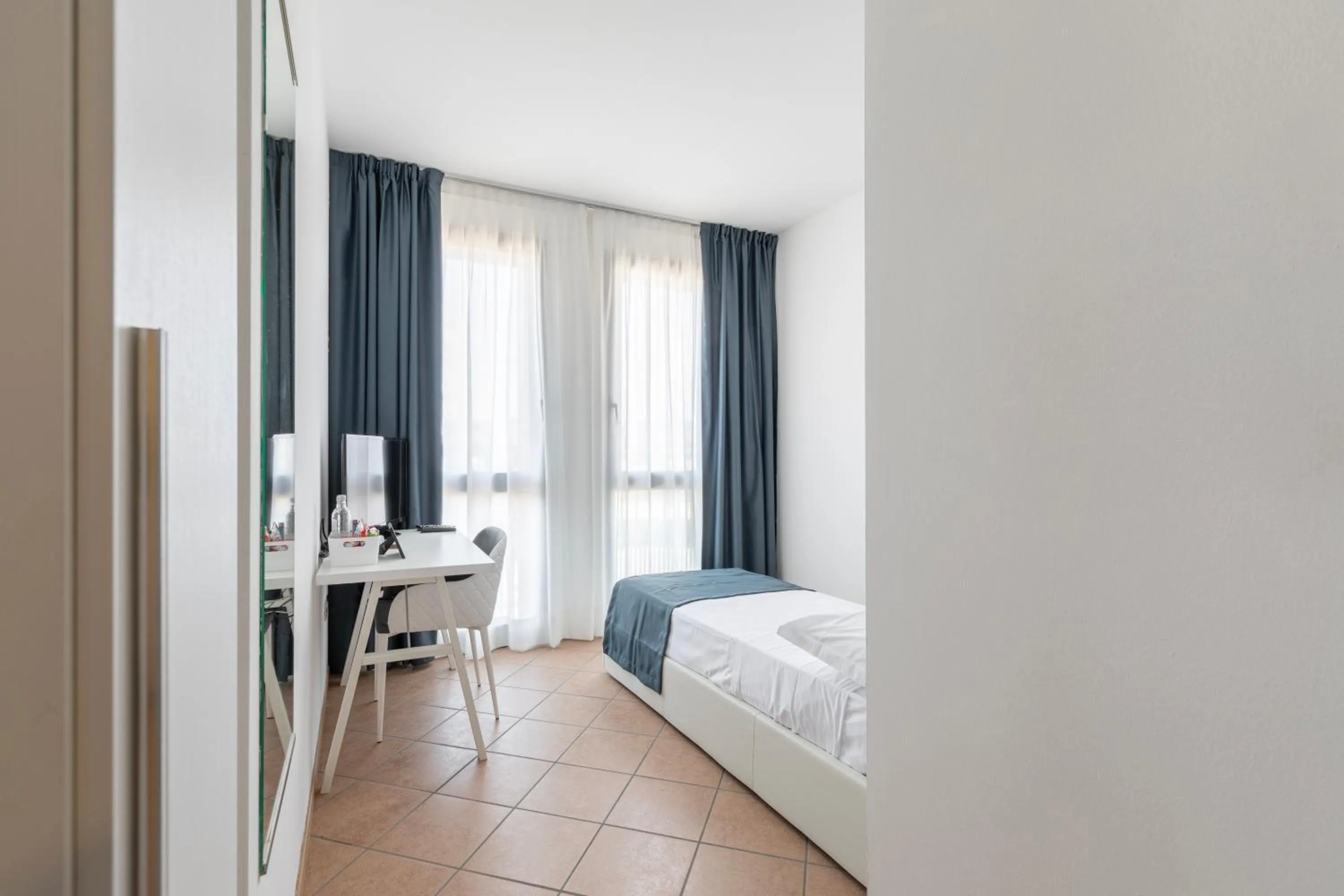 Photo of the whole room, Bed in Lake Como Golf Hotel