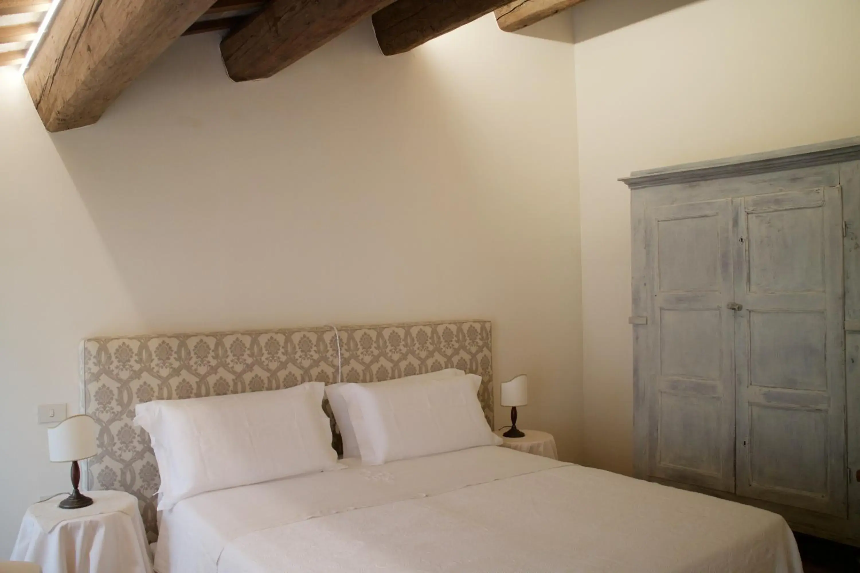 Double Room in Le Case Di San Vitale Easy Double Room in Le Case Di San Vitale Easy