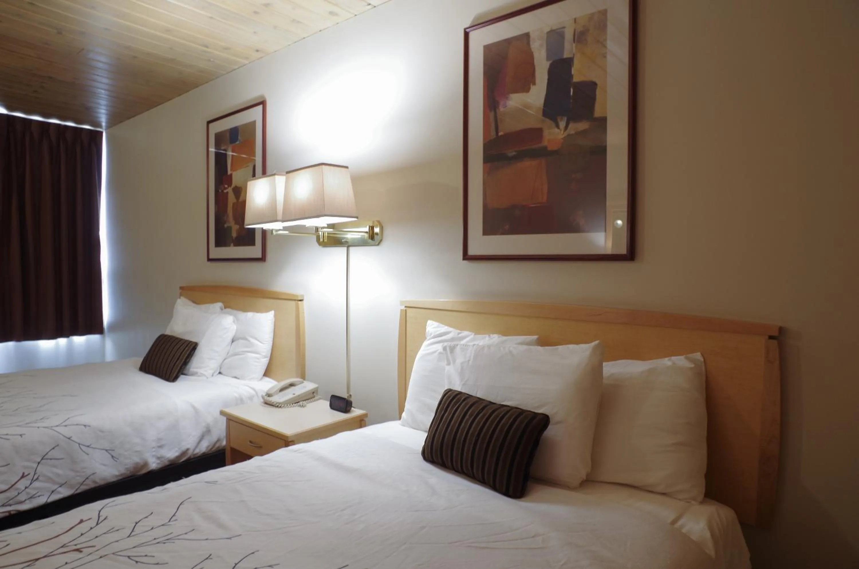 Bed in Canadas Best Value Inn and Suites Fernie