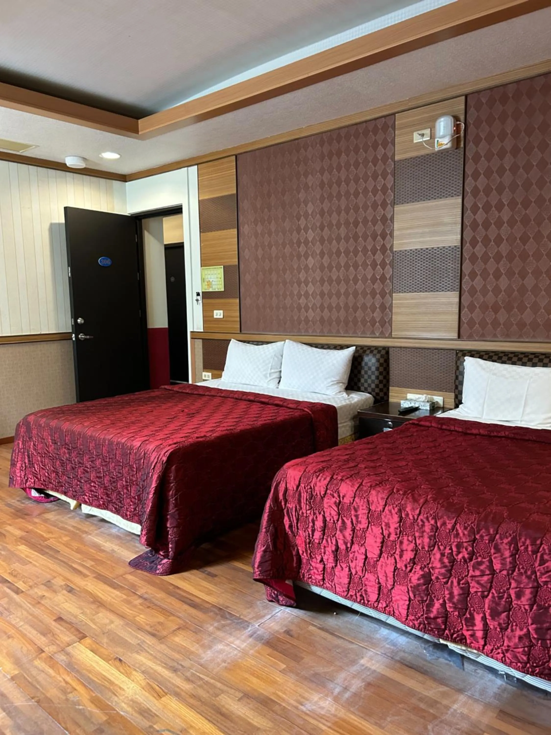 Hot Spring Bath, Bed in Yosemite Hot Spring Resort