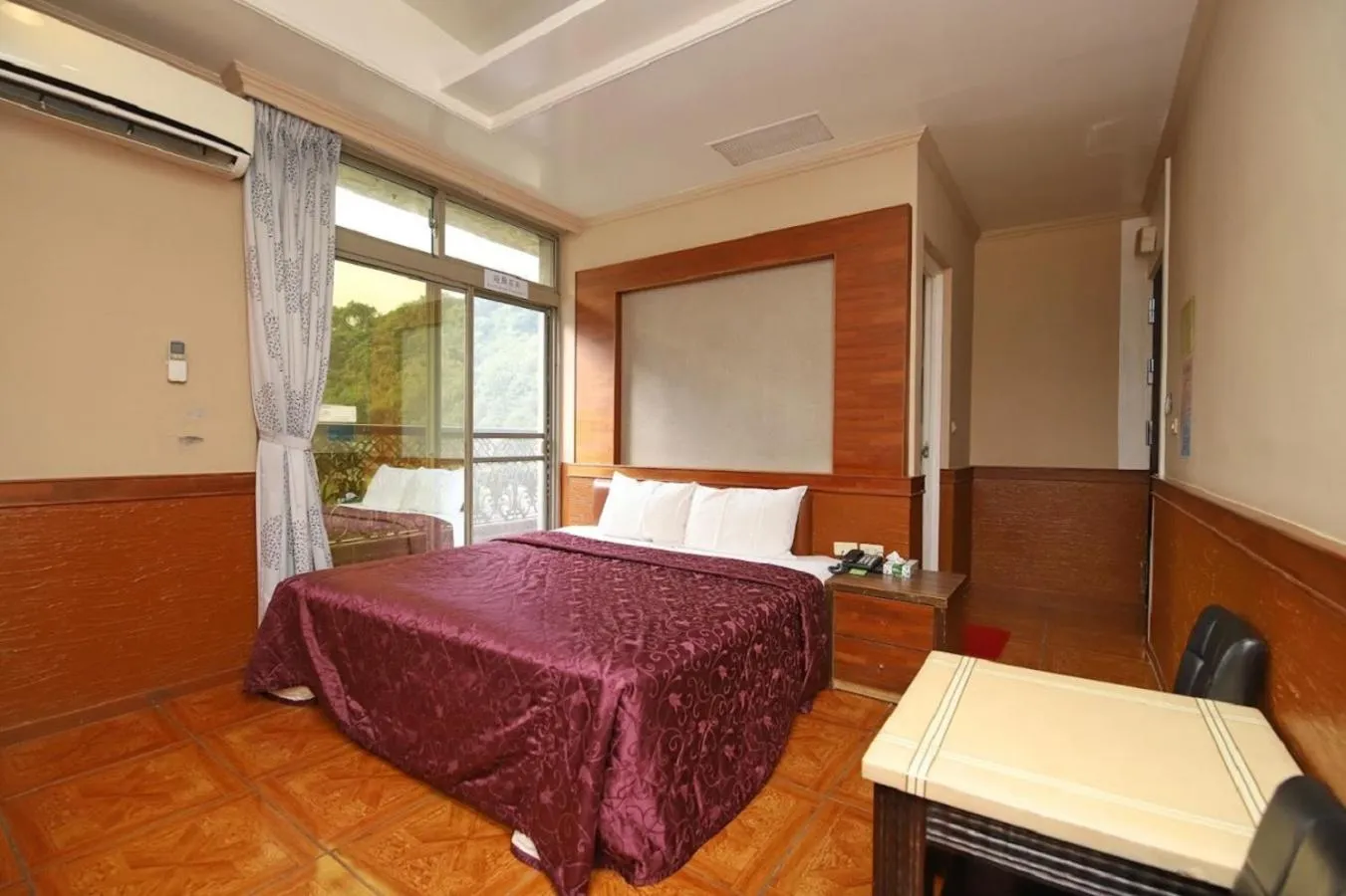 On site, Bed in Yosemite Hot Spring Resort