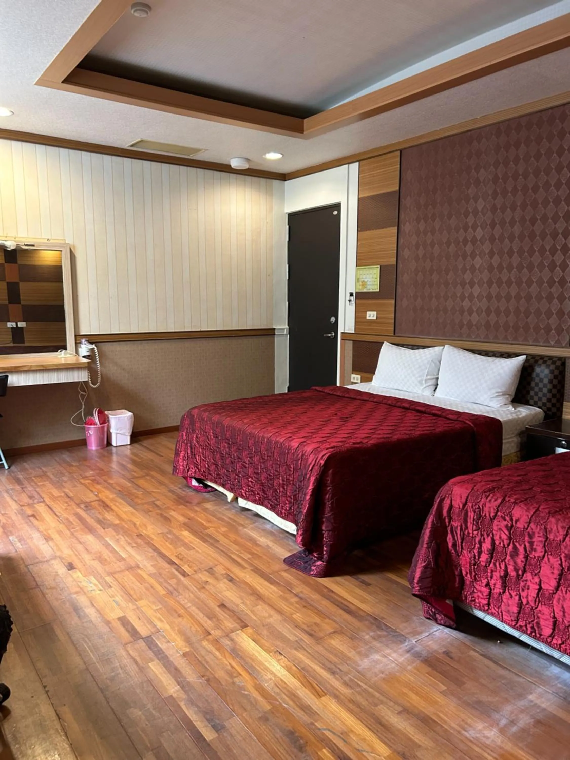 Hot Spring Bath, Bed in Yosemite Hot Spring Resort