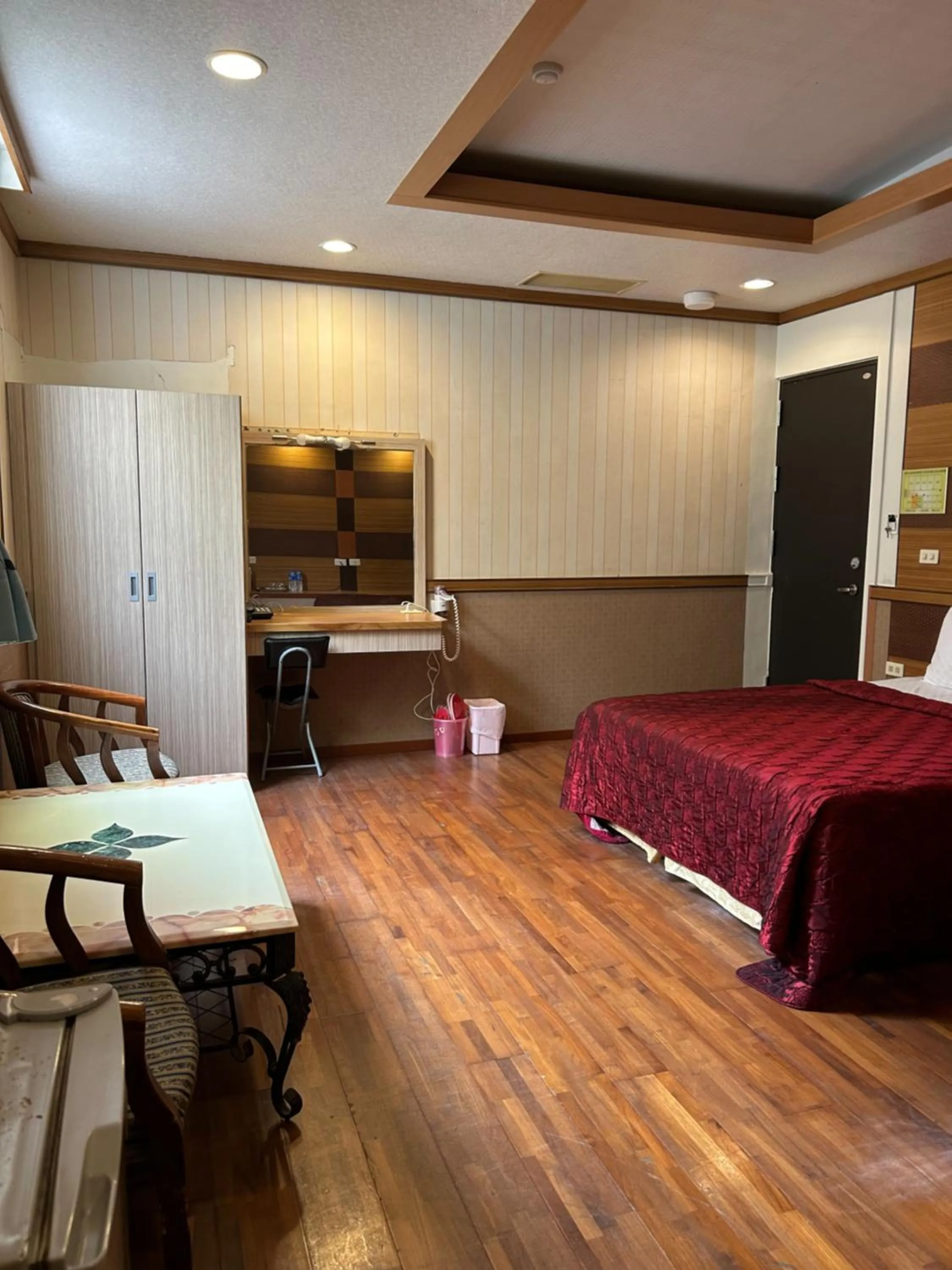 Hot Spring Bath, Bed in Yosemite Hot Spring Resort