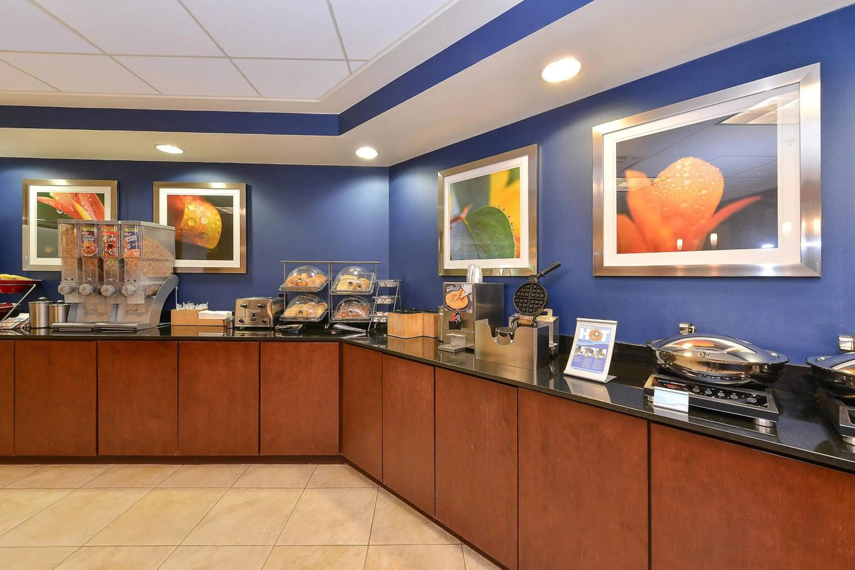 Breakfast in Fairfield Inn & Suites by Marriott Denver Aurora/Parker