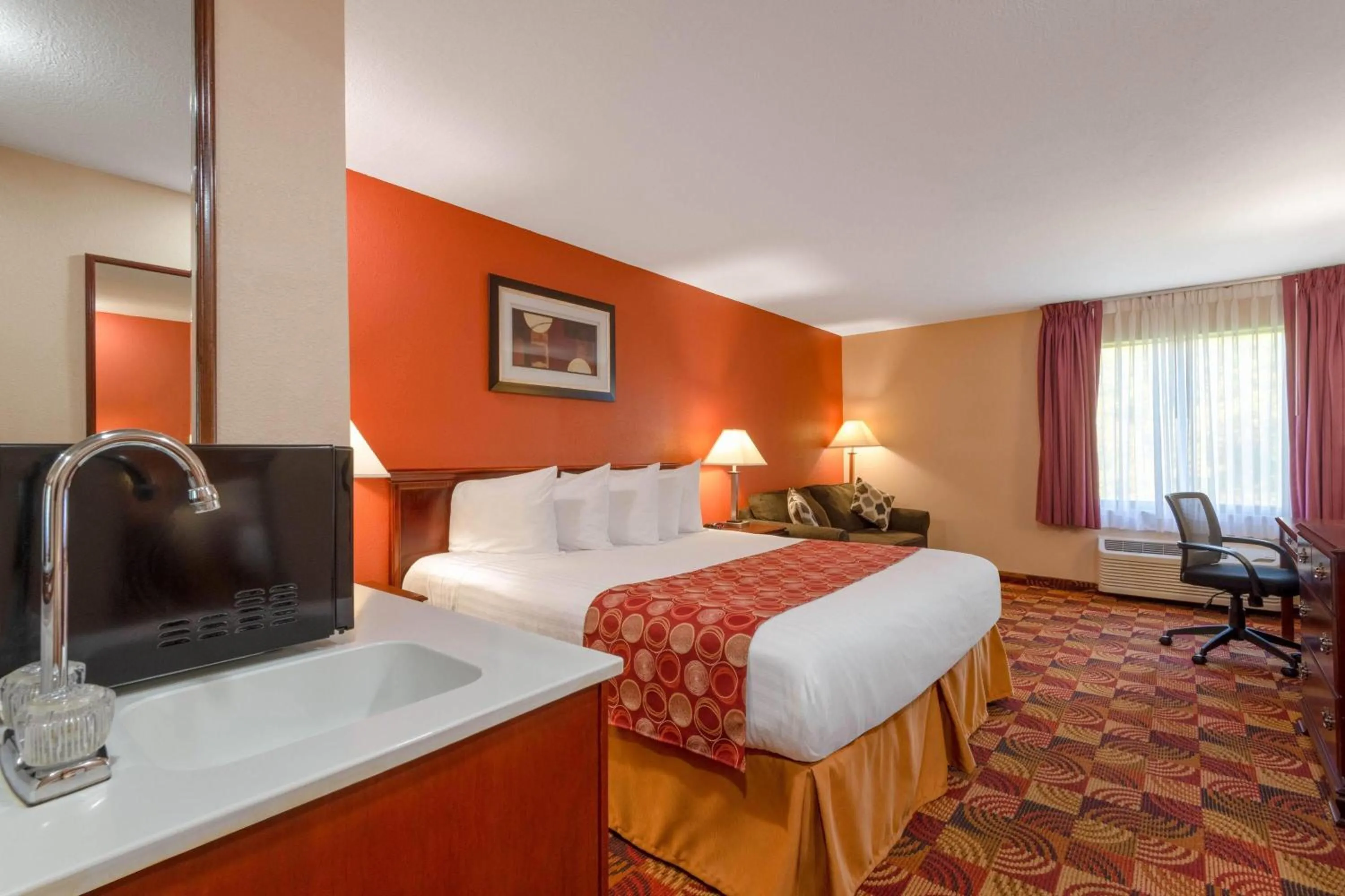 Deluxe King Room - Non-Smoking in Baymont by Wyndham Plainfield/ Indianapolis Arpt Area