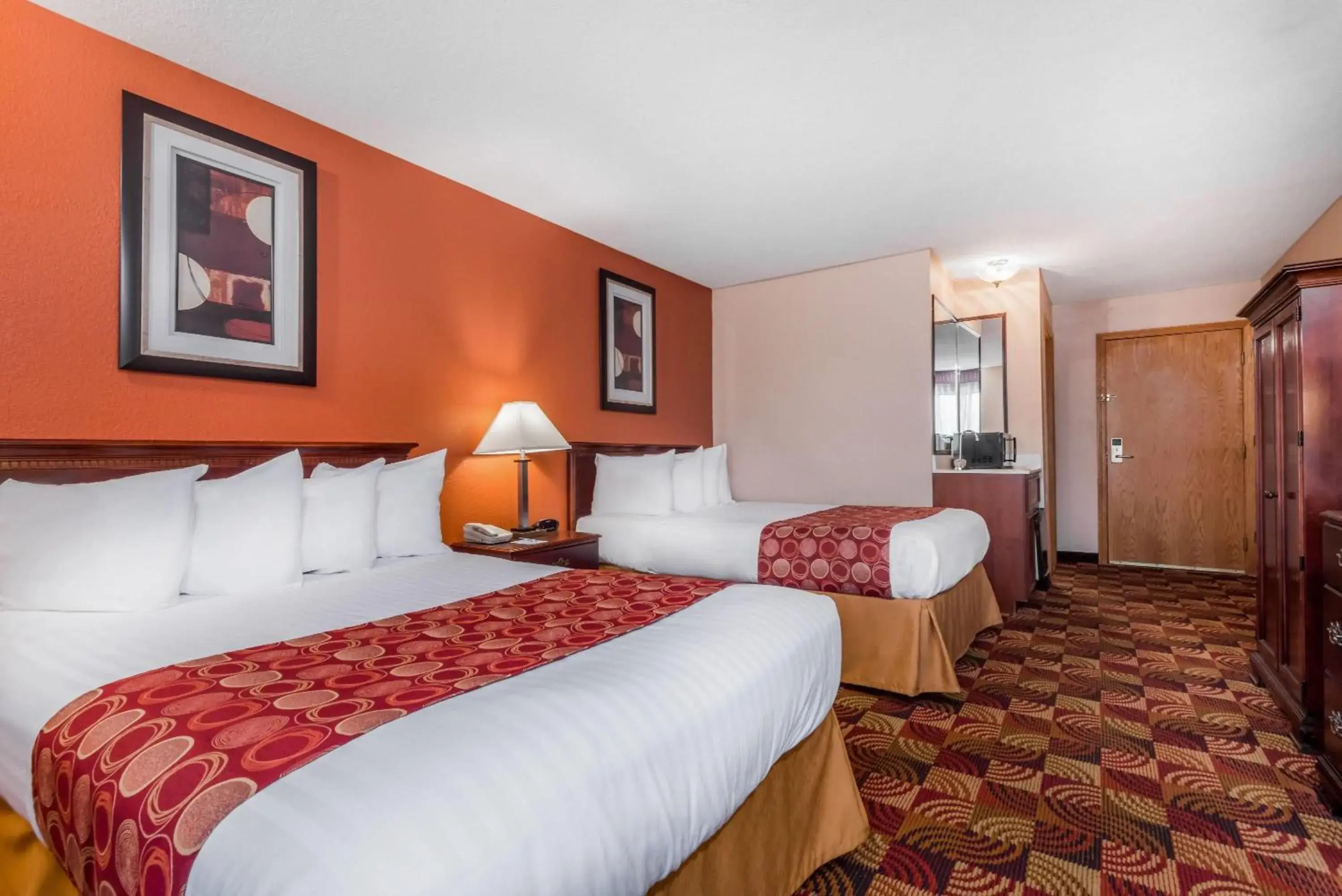 Photo of the whole room, Bed in Baymont by Wyndham Plainfield/ Indianapolis Arpt Area Photo of the whole room, Bed in Baymont by Wyndham Plainfield/ Indianapolis Arpt Area