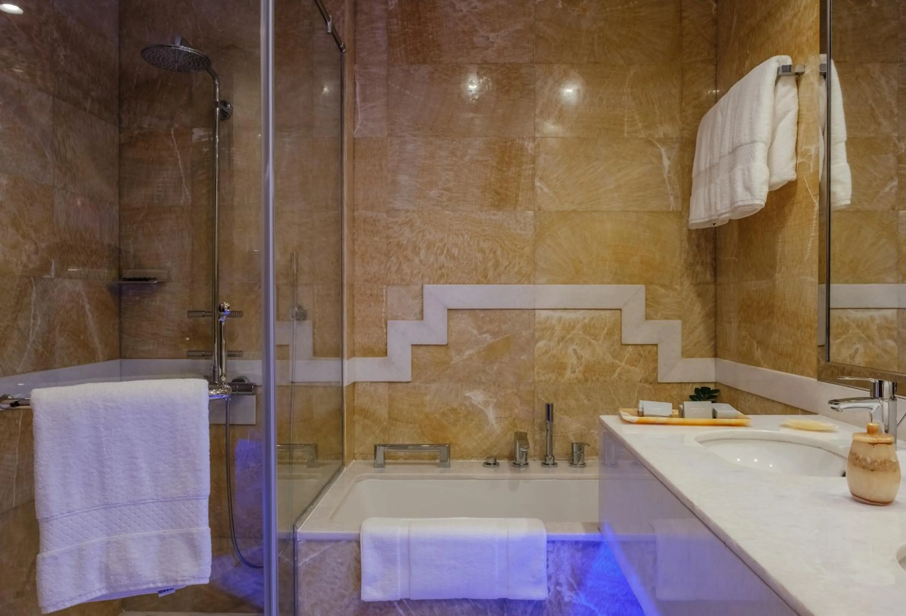 Shower in Stella Di Mare Dubai Marina Hotel