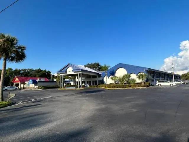 Property building in Days Inn by Wyndham Crystal River Property building in Days Inn by Wyndham Crystal River