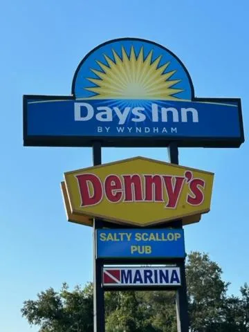 Logo/Certificate/Sign in Days Inn by Wyndham Crystal River