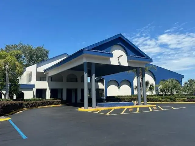 Property building in Days Inn by Wyndham Crystal River Property building in Days Inn by Wyndham Crystal River
