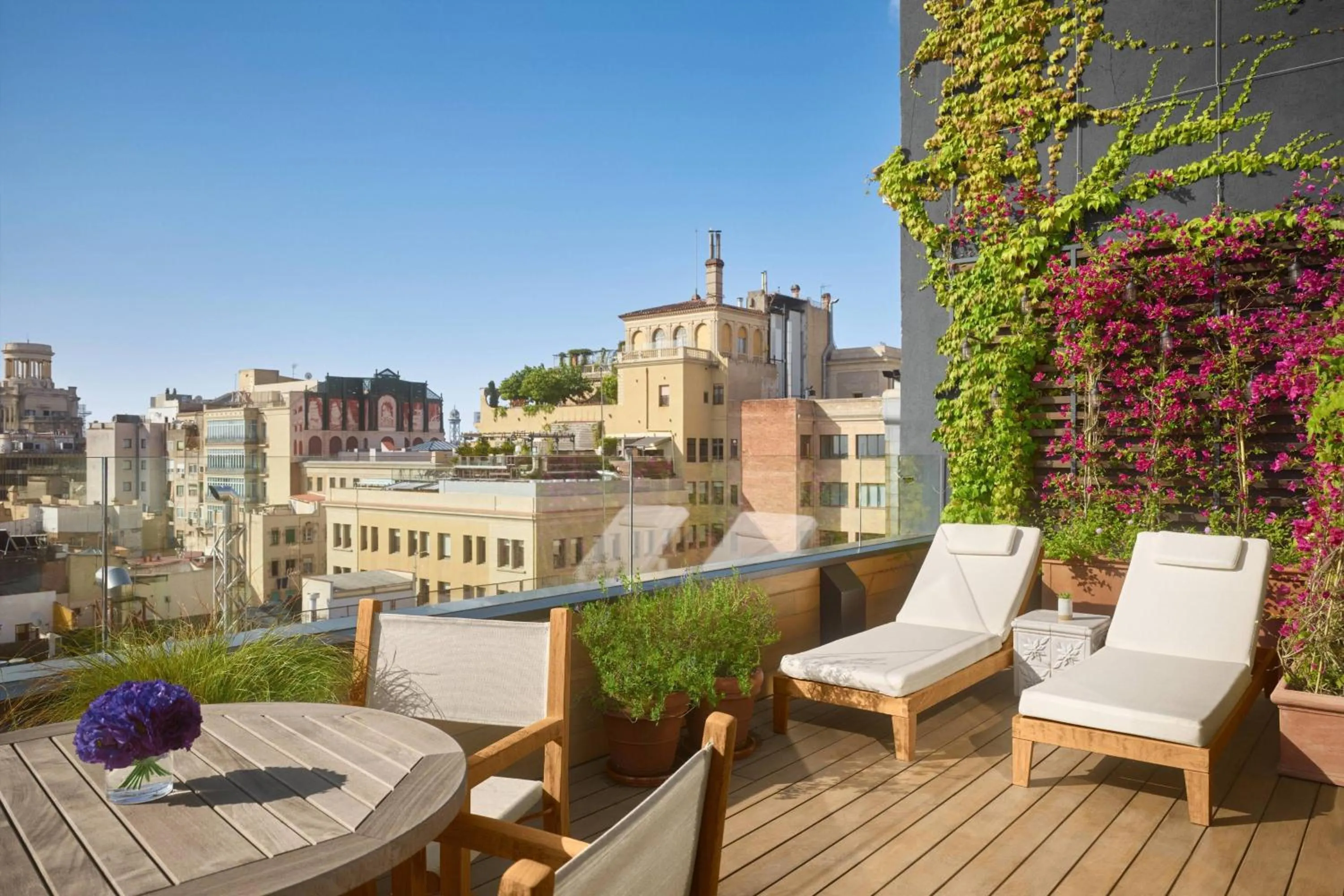 Photo of the whole room in The Barcelona EDITION