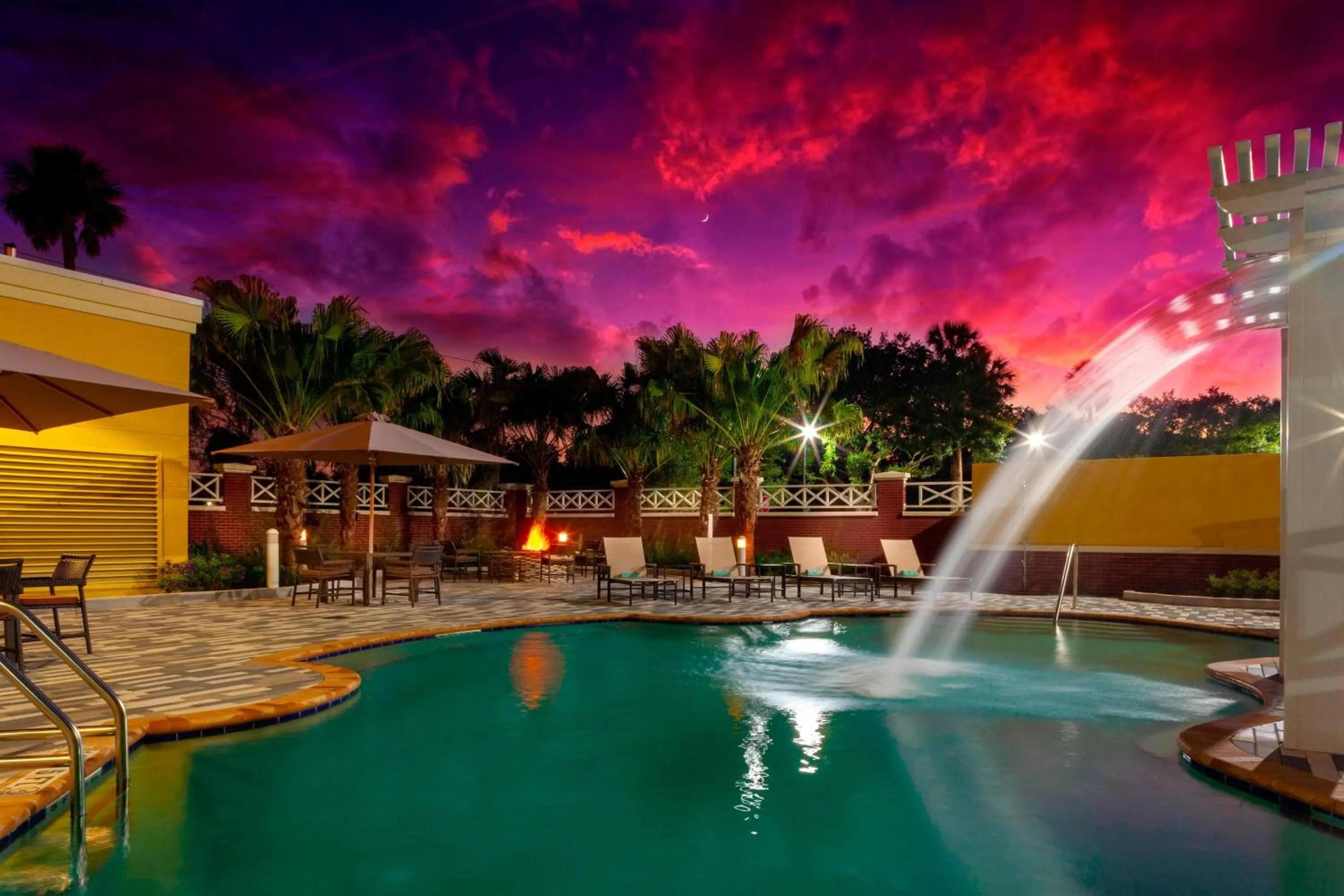 Swimming pool in Courtyard by Marriott DeLand Historic Downtown
