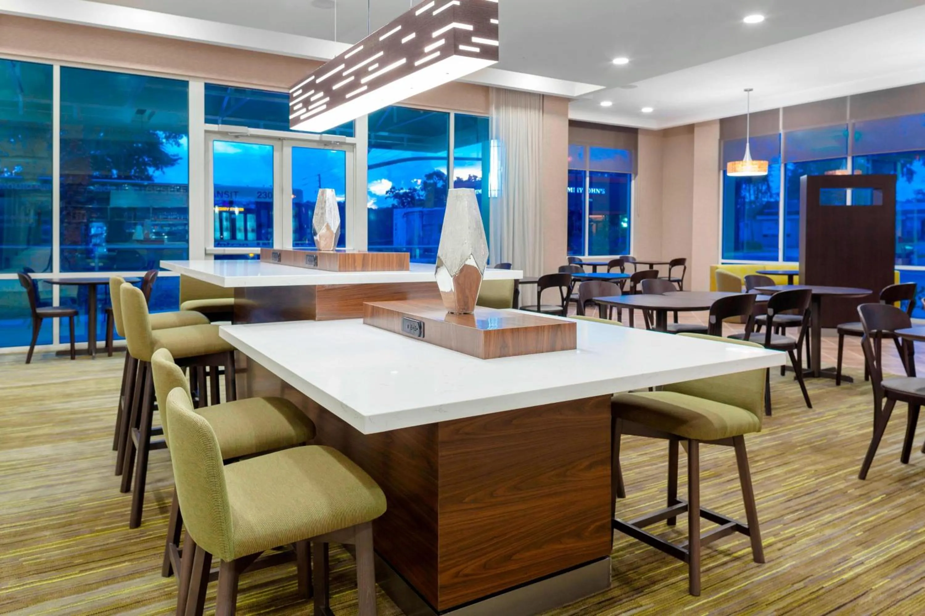 Restaurant/places to eat in Courtyard by Marriott DeLand Historic Downtown