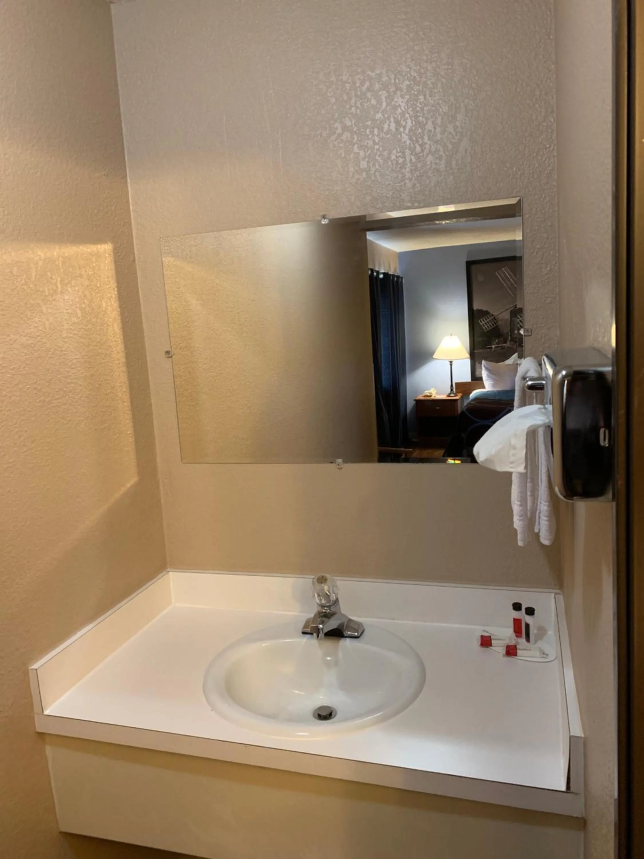 Super 8 by Wyndham Kingston