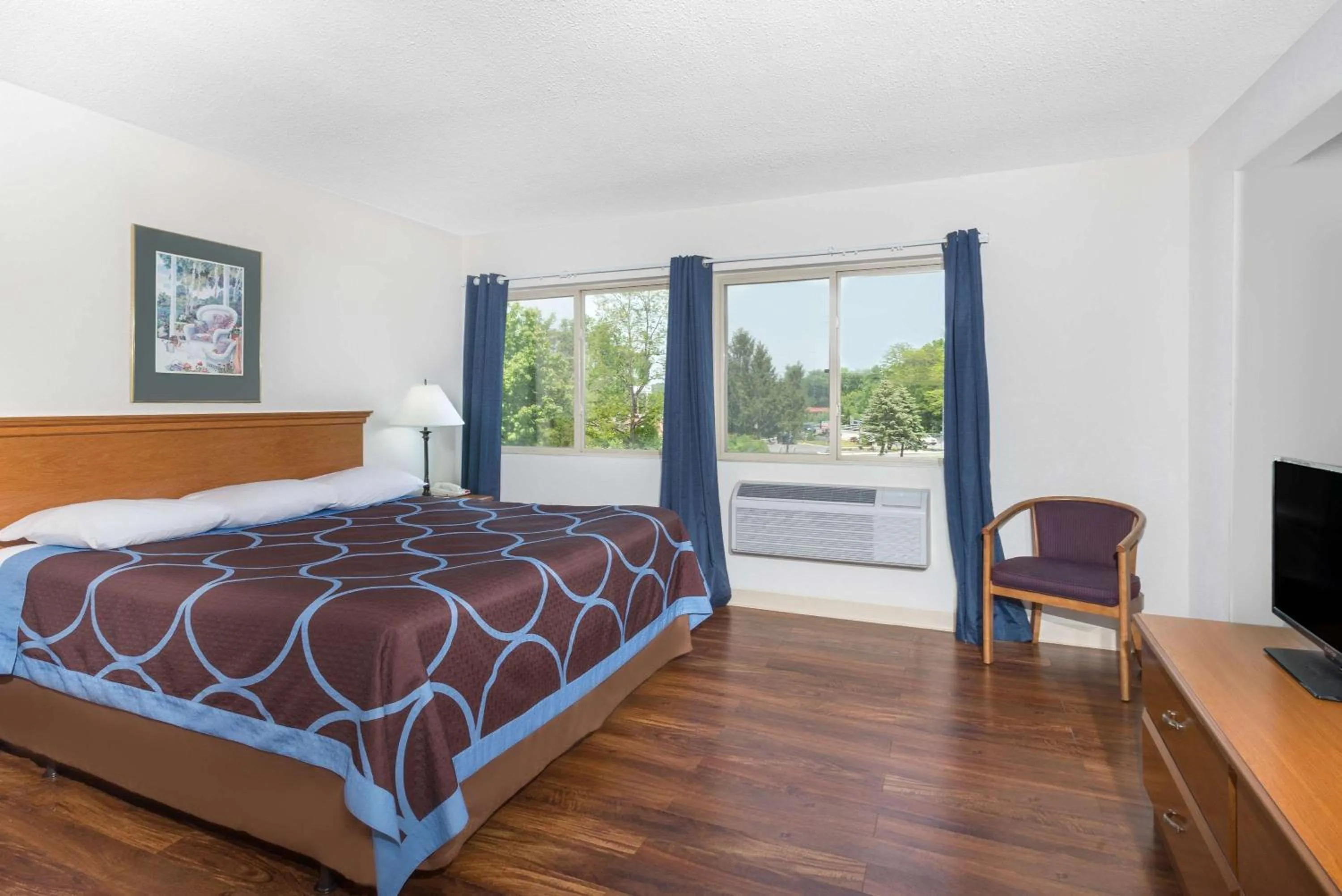 Bedroom, Bed in Super 8 by Wyndham Kingston