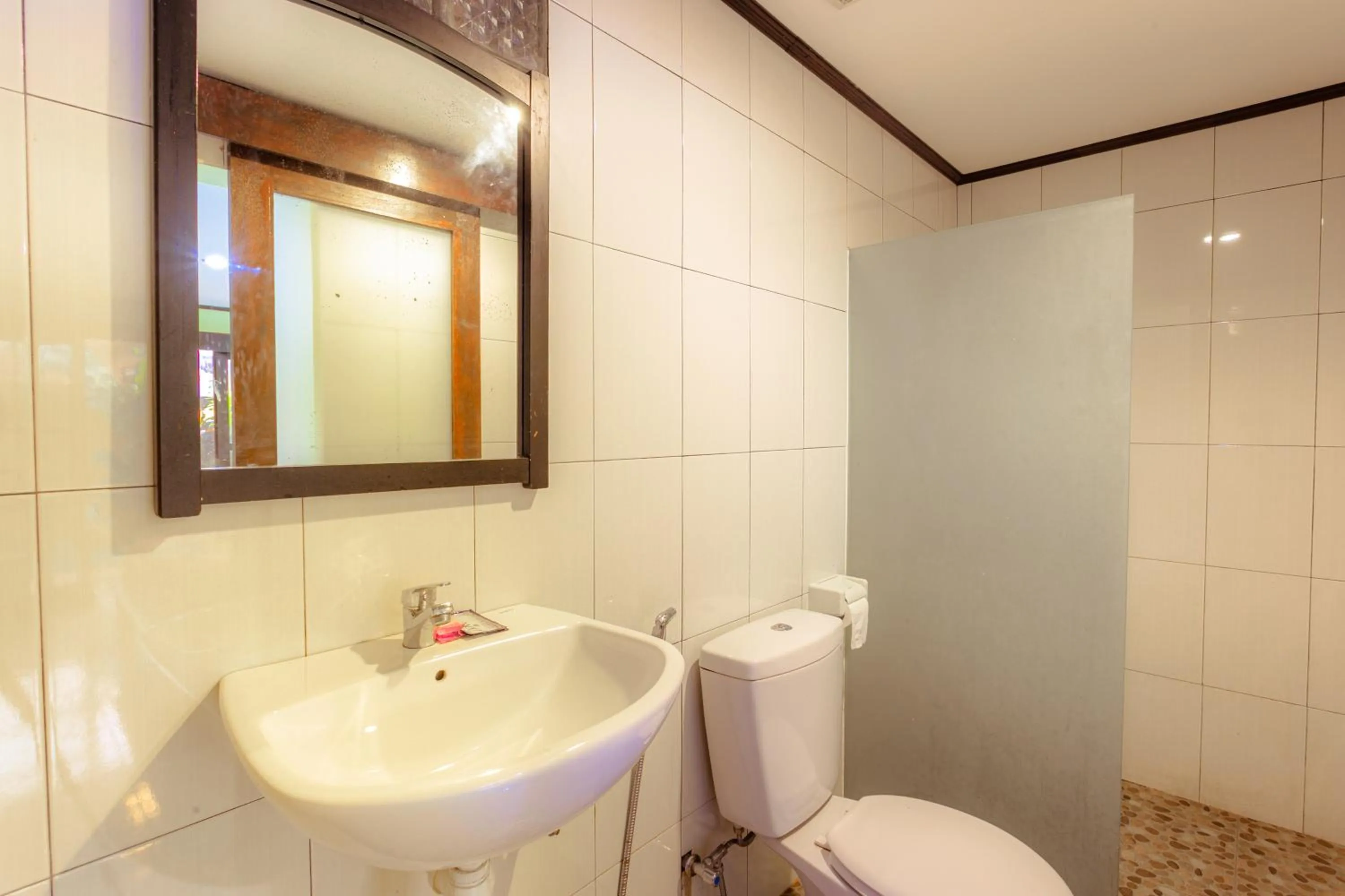 Shower in Pacung Indah Hotel & Restaurant by ecommerceloka